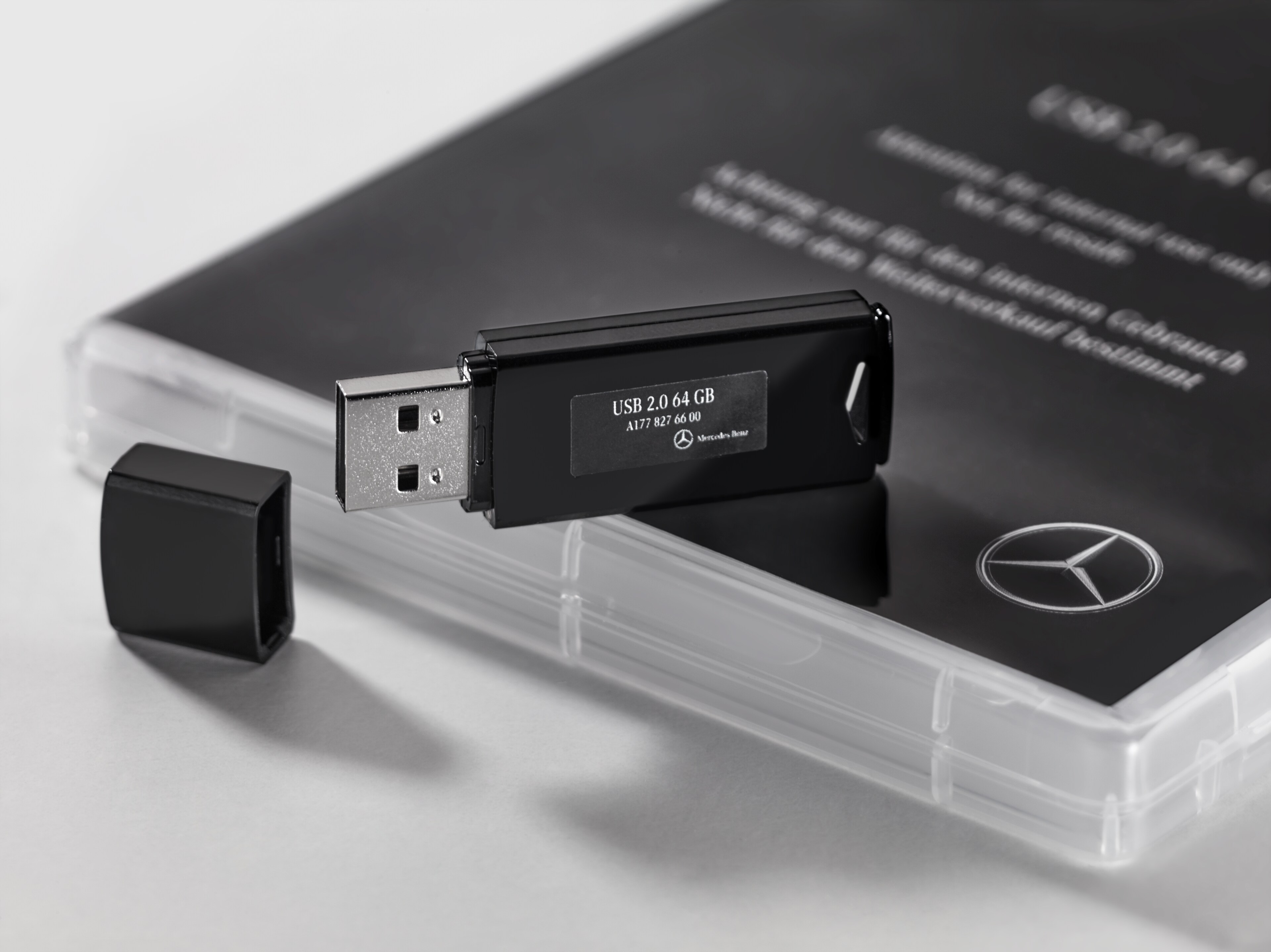 Pamięć USB 64 GB dla dealera, pusty, do aktualizacji map COMAND - czerń