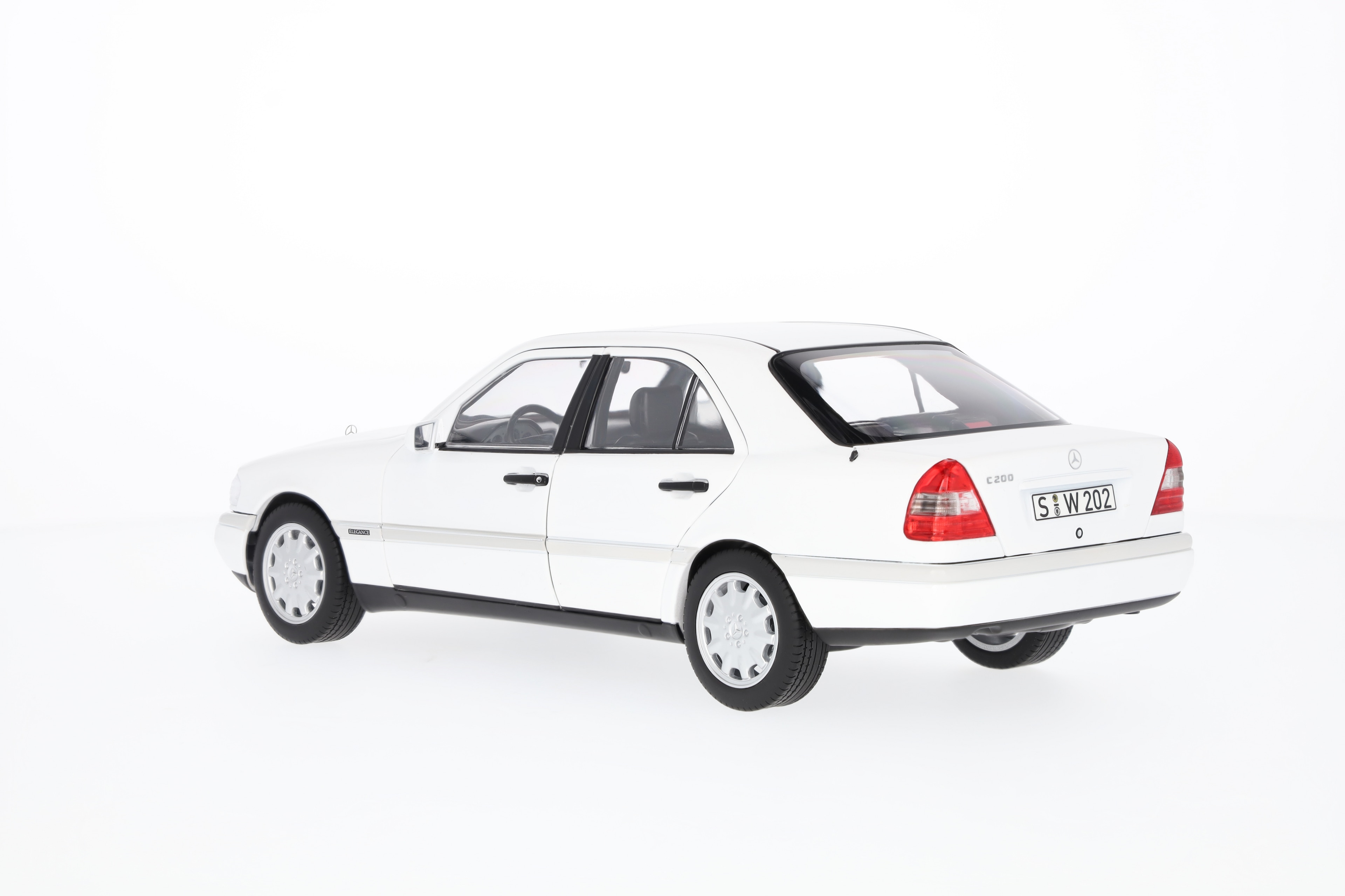 C 200 limuzyna W 202 (1993-1996) - biel polarna, Norev, 1:18