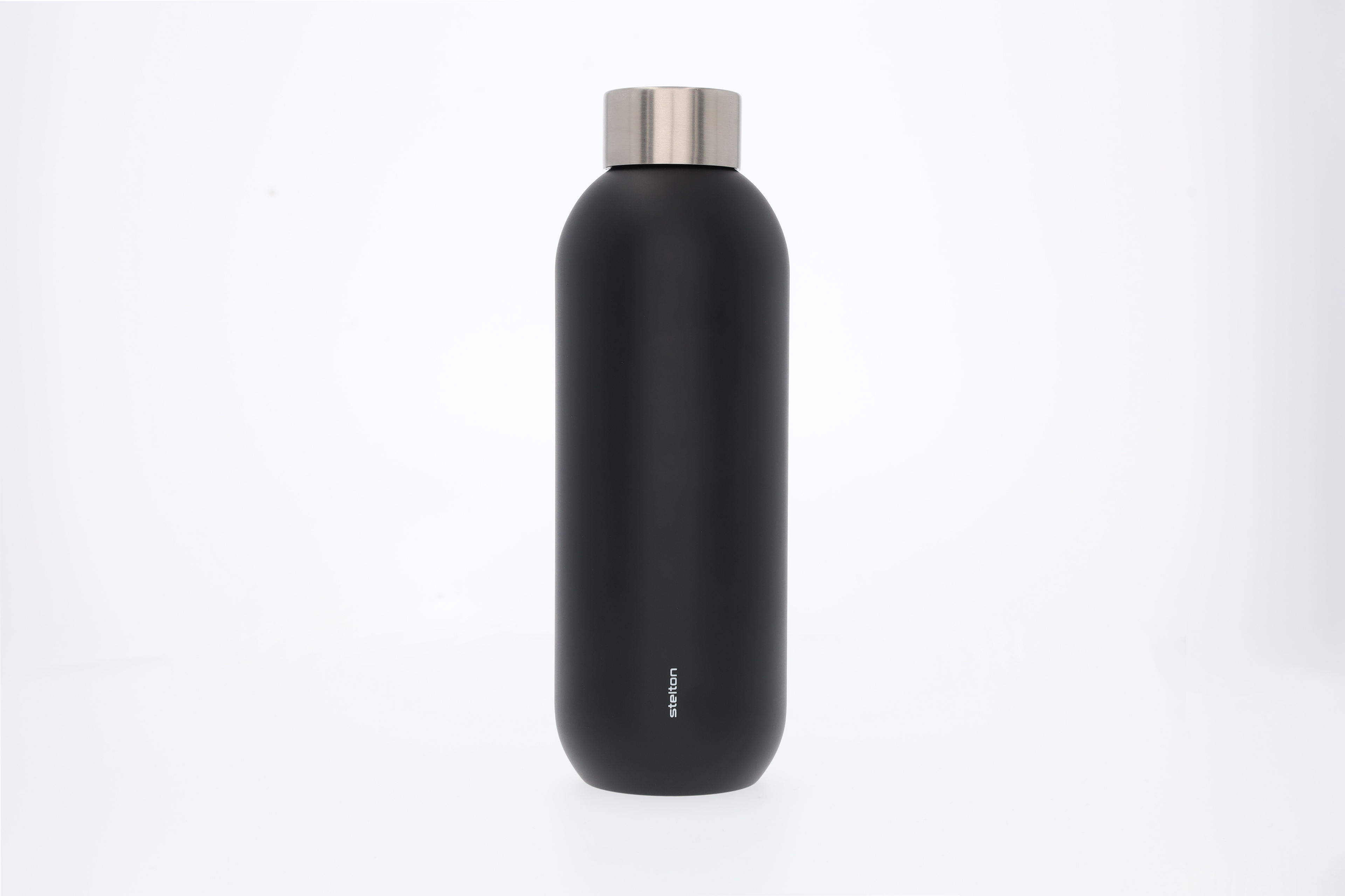 Termiczna butelka na napoje - czerń, stal nierdzewna / polipropylen / silikon, Stelton, 600 ml
