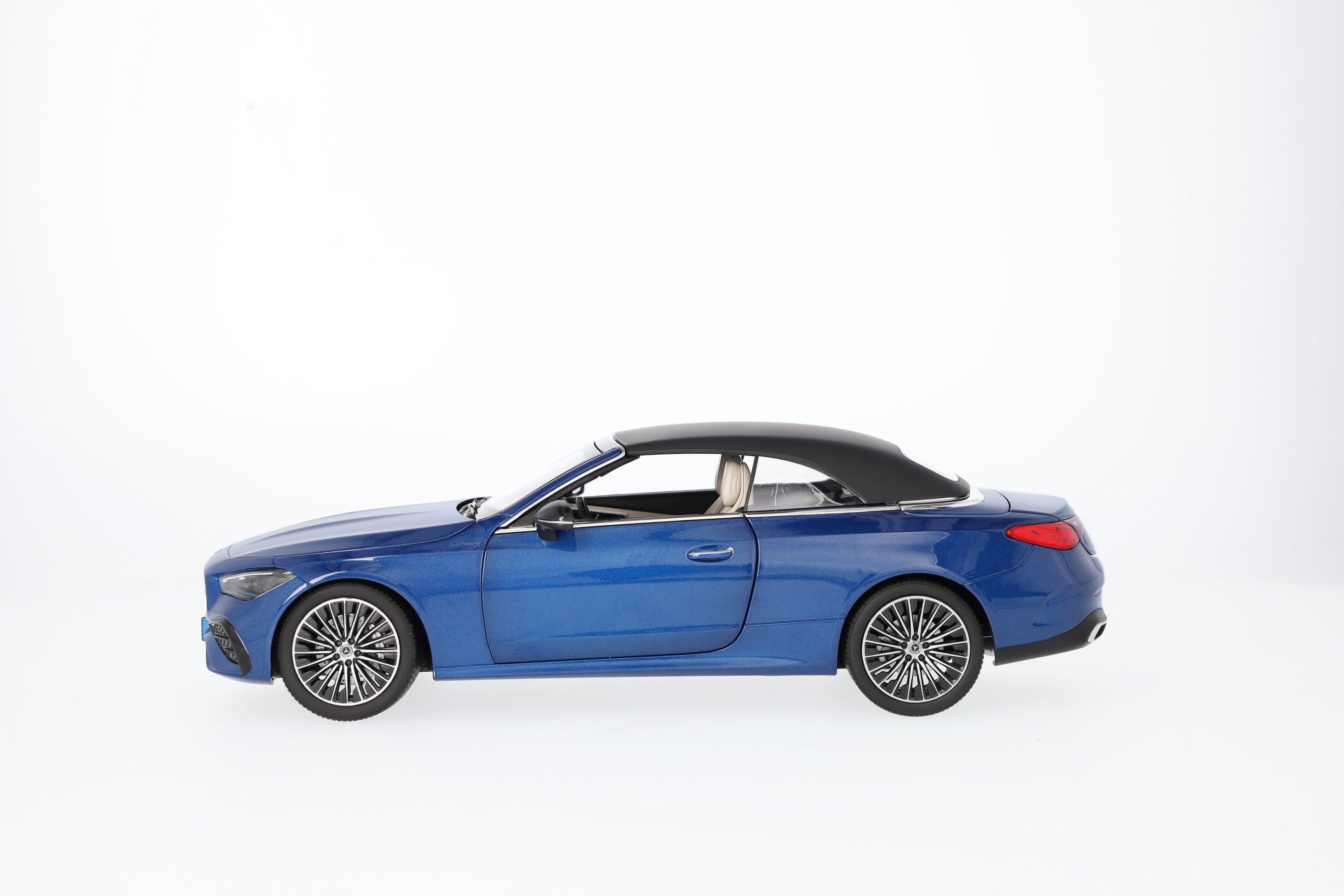CLE Cabriolet, AMG Line, A236 - niebieski widmowy, Norev, 1:18