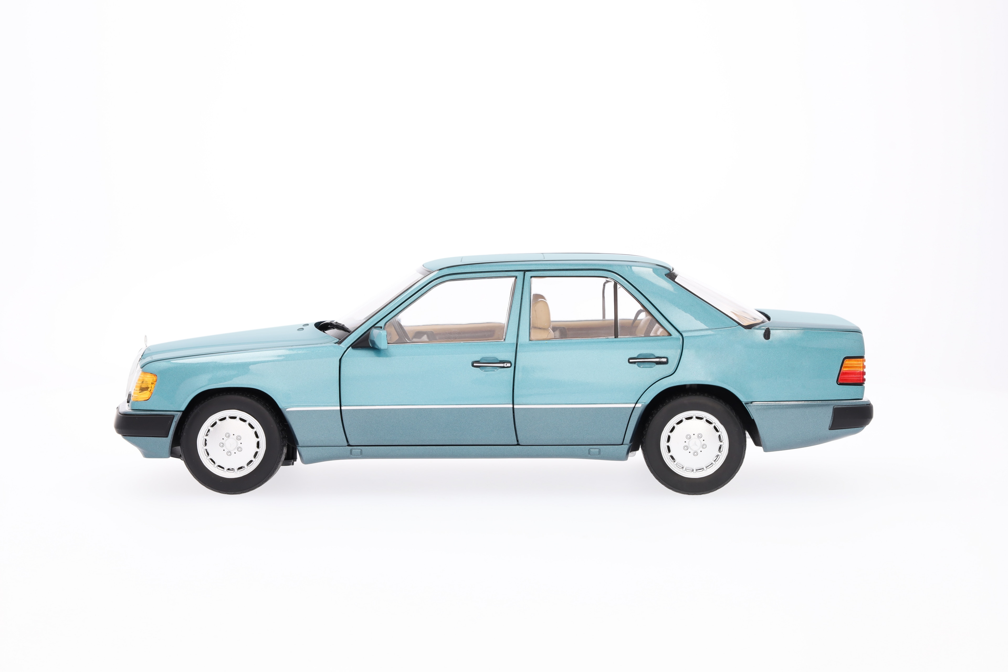 230 E W 124 (1989-1993), Limuzyna - berylowy, Norev, 1:18