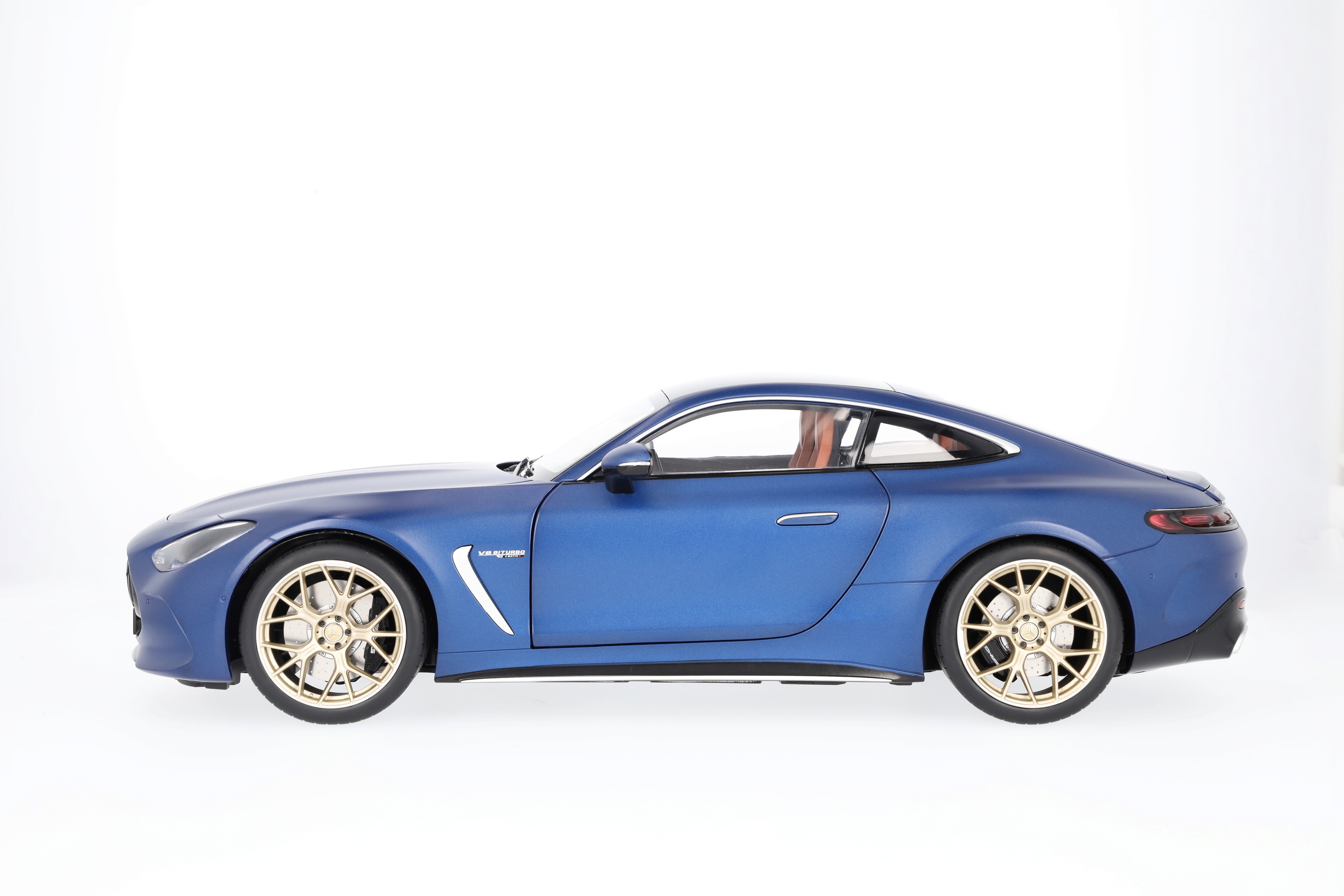 Mercedes-AMG GT 63 4MATIC+ - MANUFACTORY spectral blue mango, NZG, 1:12