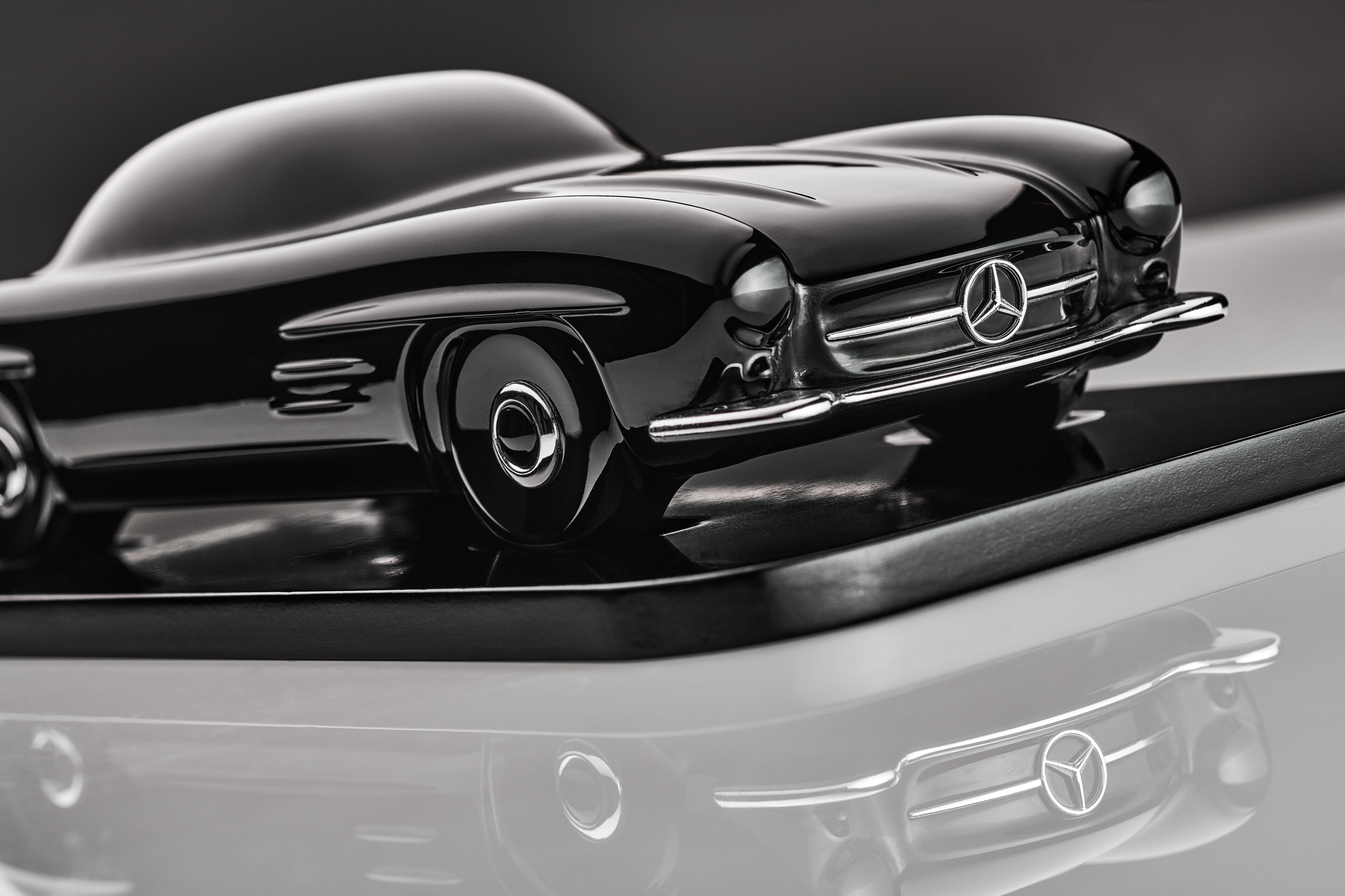 Rzeźba 300 SL Coupé W 198 II (1957–1963) - czerń, Minichamps, 1:18