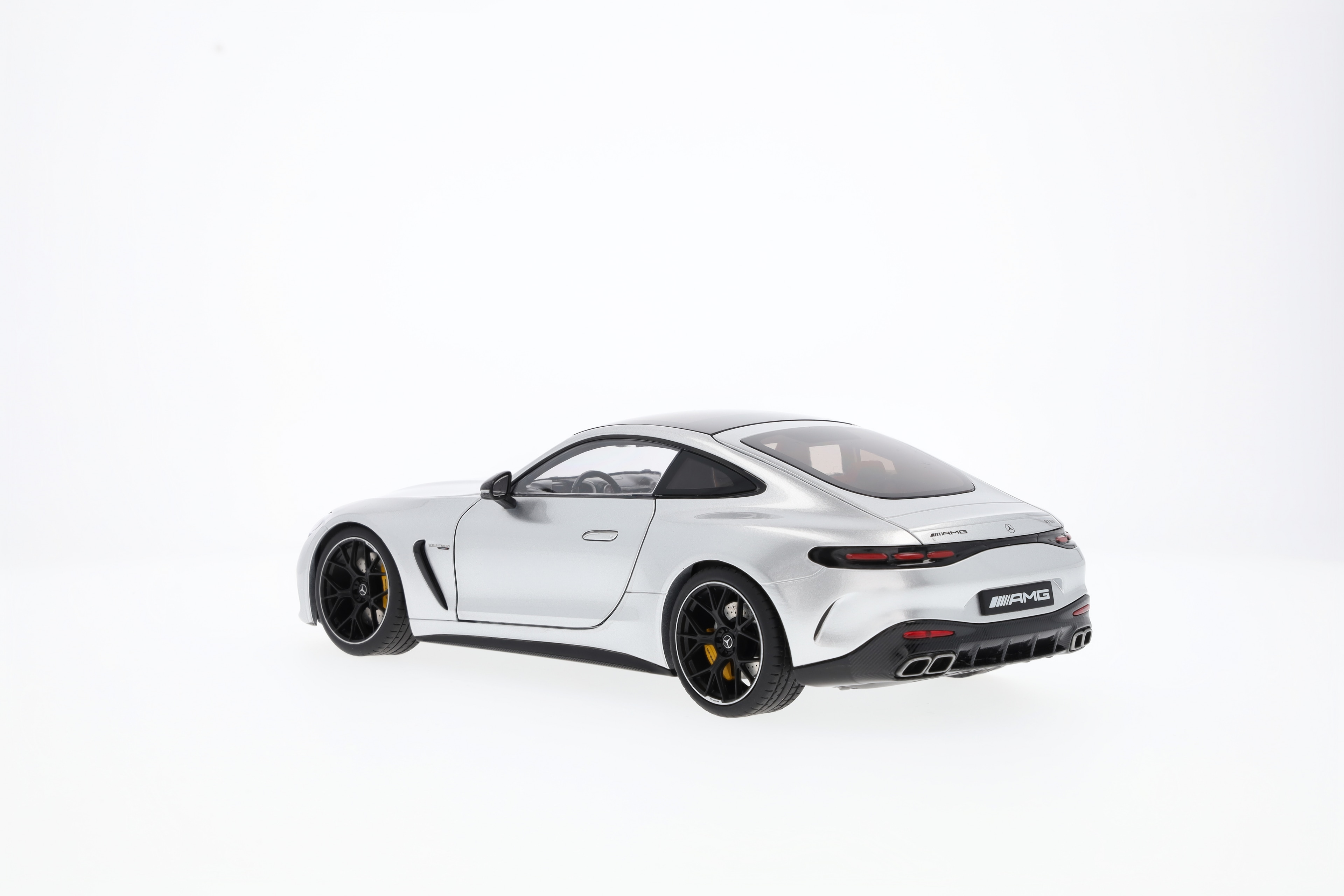 Mercedes-AMG GT 63, C192 - srebro hightech, NZG, 1:18