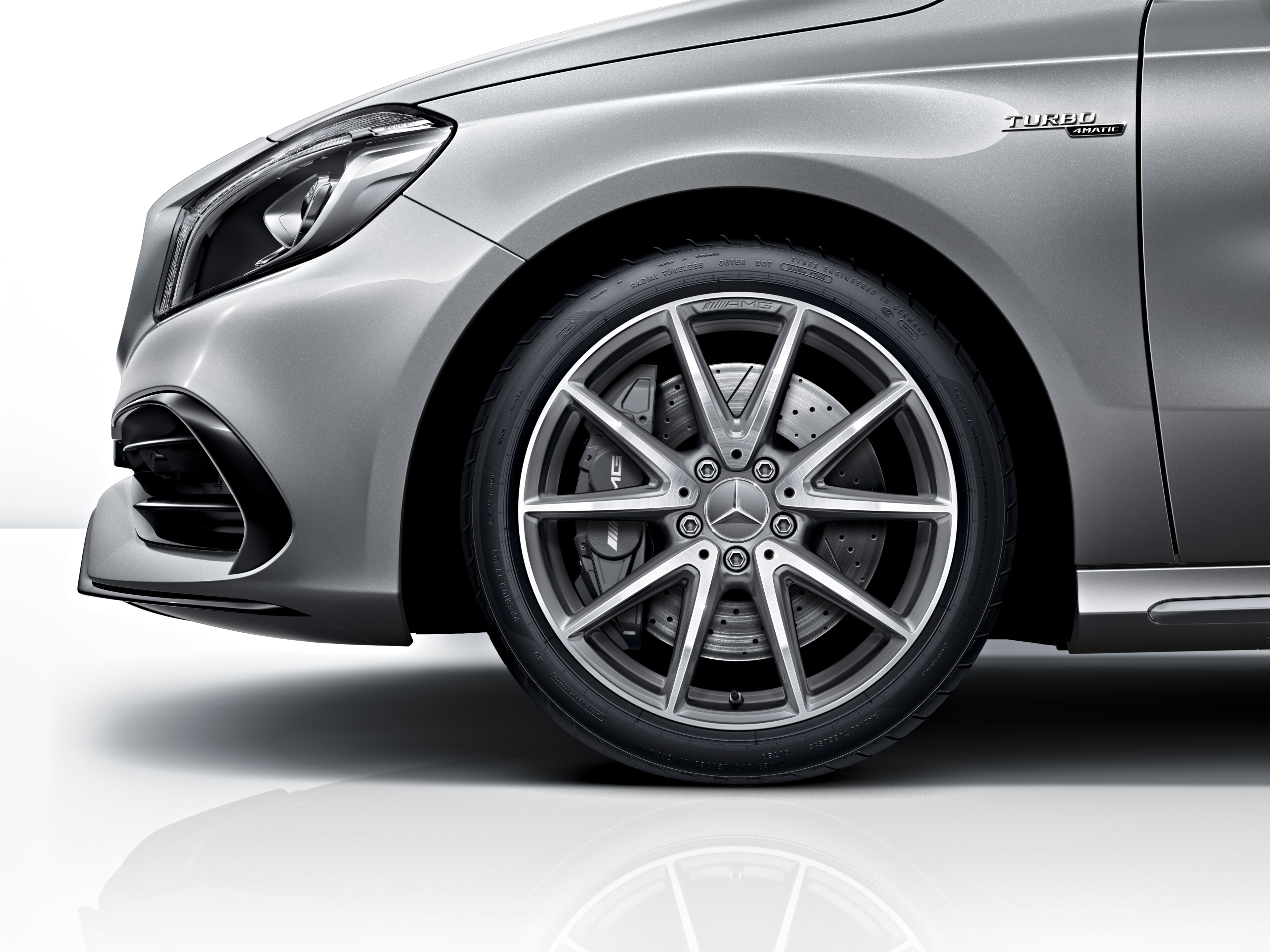 Obręcz AMG 10-ramienna, 45,7 cm (18 cali) - 8 J x 18 ET 48, szarość tytanu, toczone na połysk