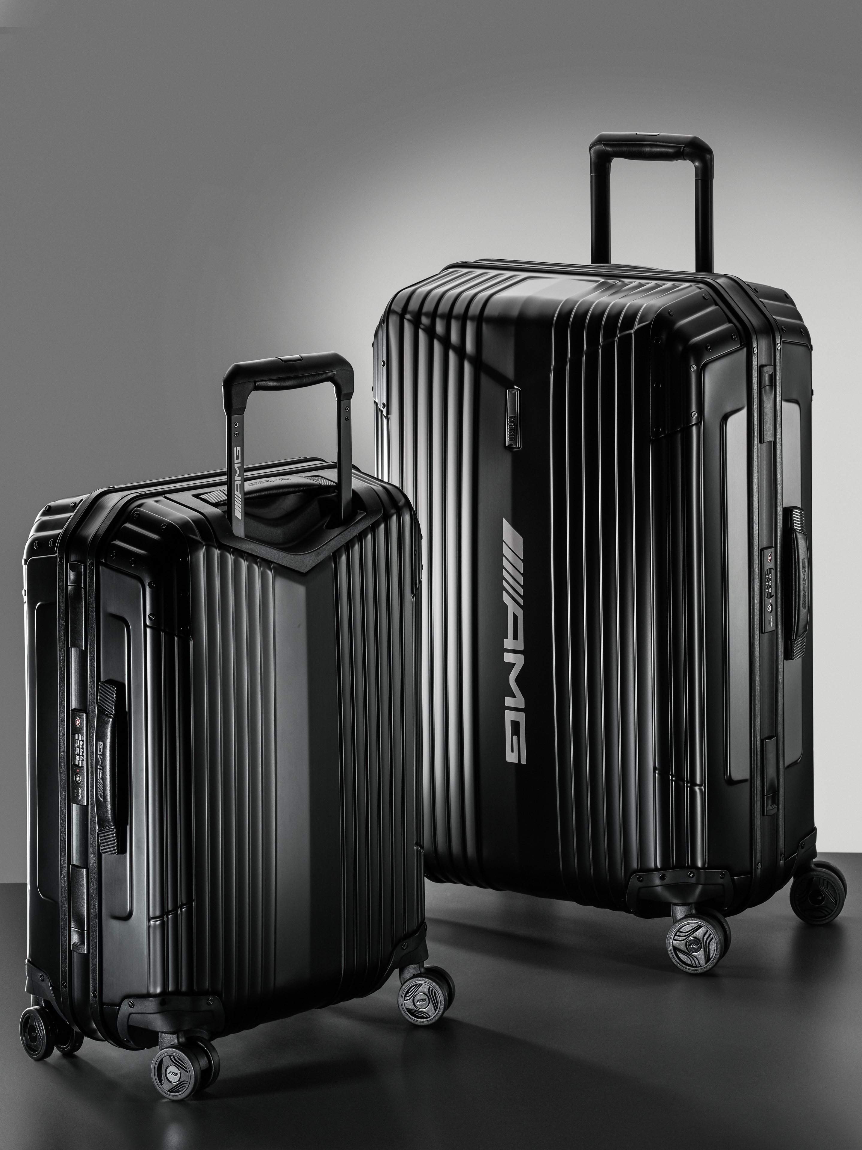 Walizka AMG, 7R Master, 70 cm - czerń, aluminium, Hartmann, 73 l