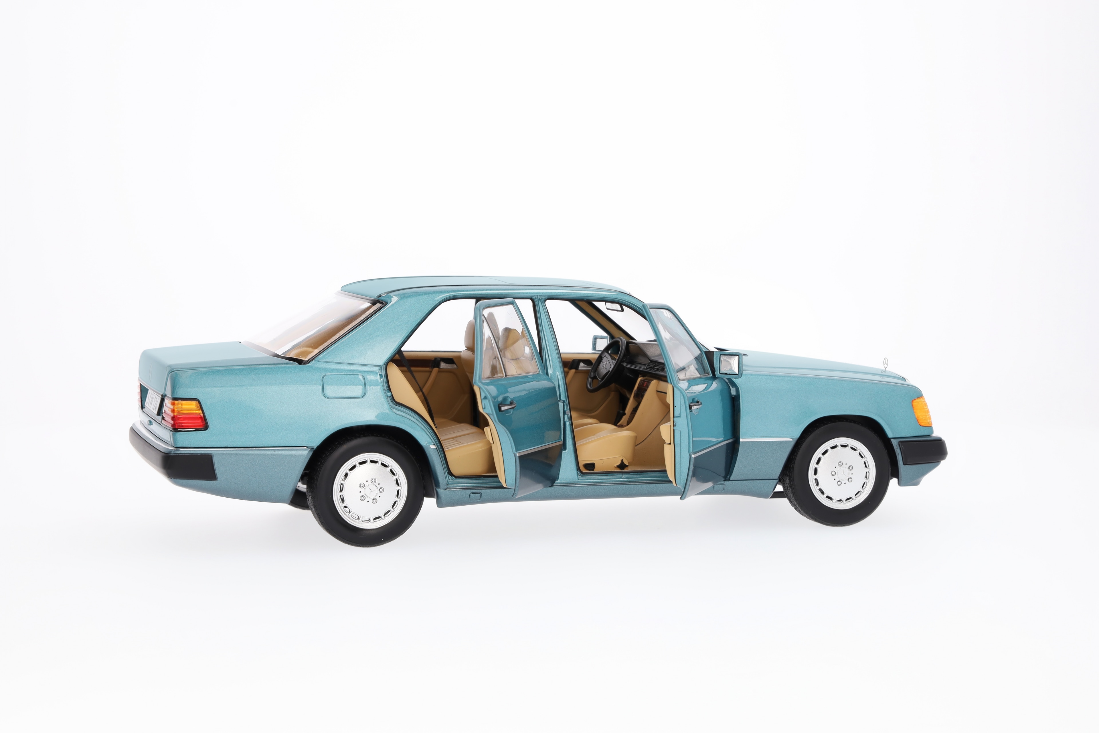 230 E W 124 (1989-1993), Limuzyna - berylowy, Norev, 1:18