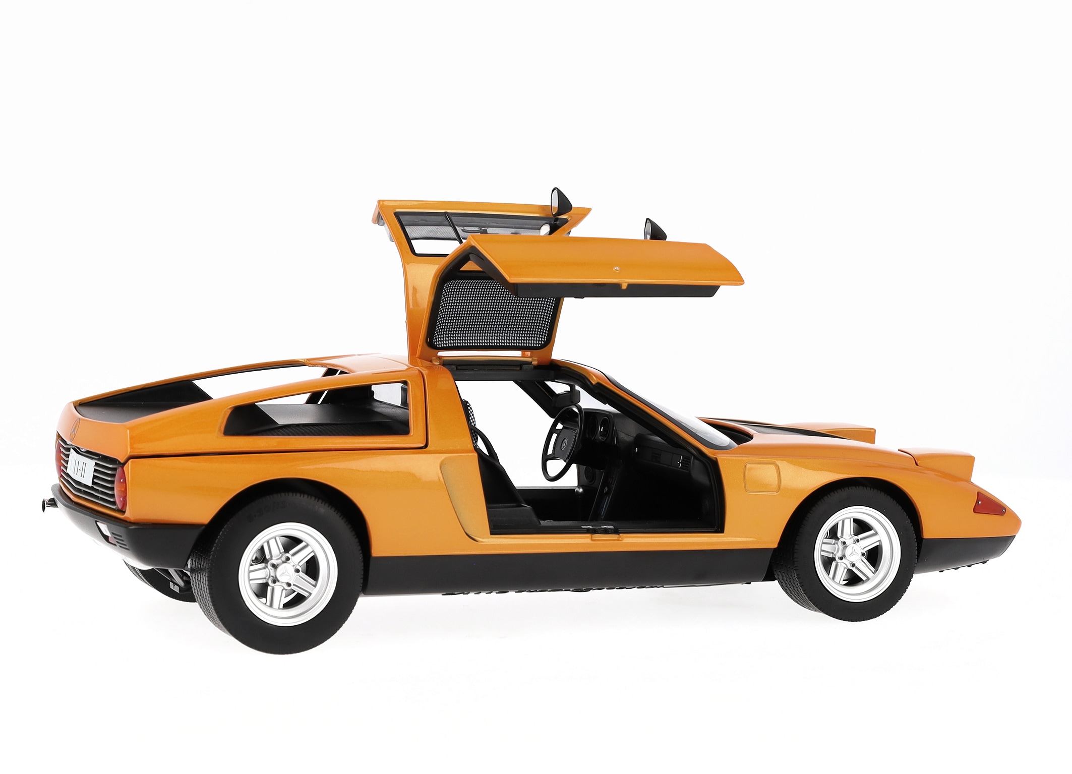 Pojazd doświadczalny C 111 / II (1970) - jesienna biel, Norev, 1:18