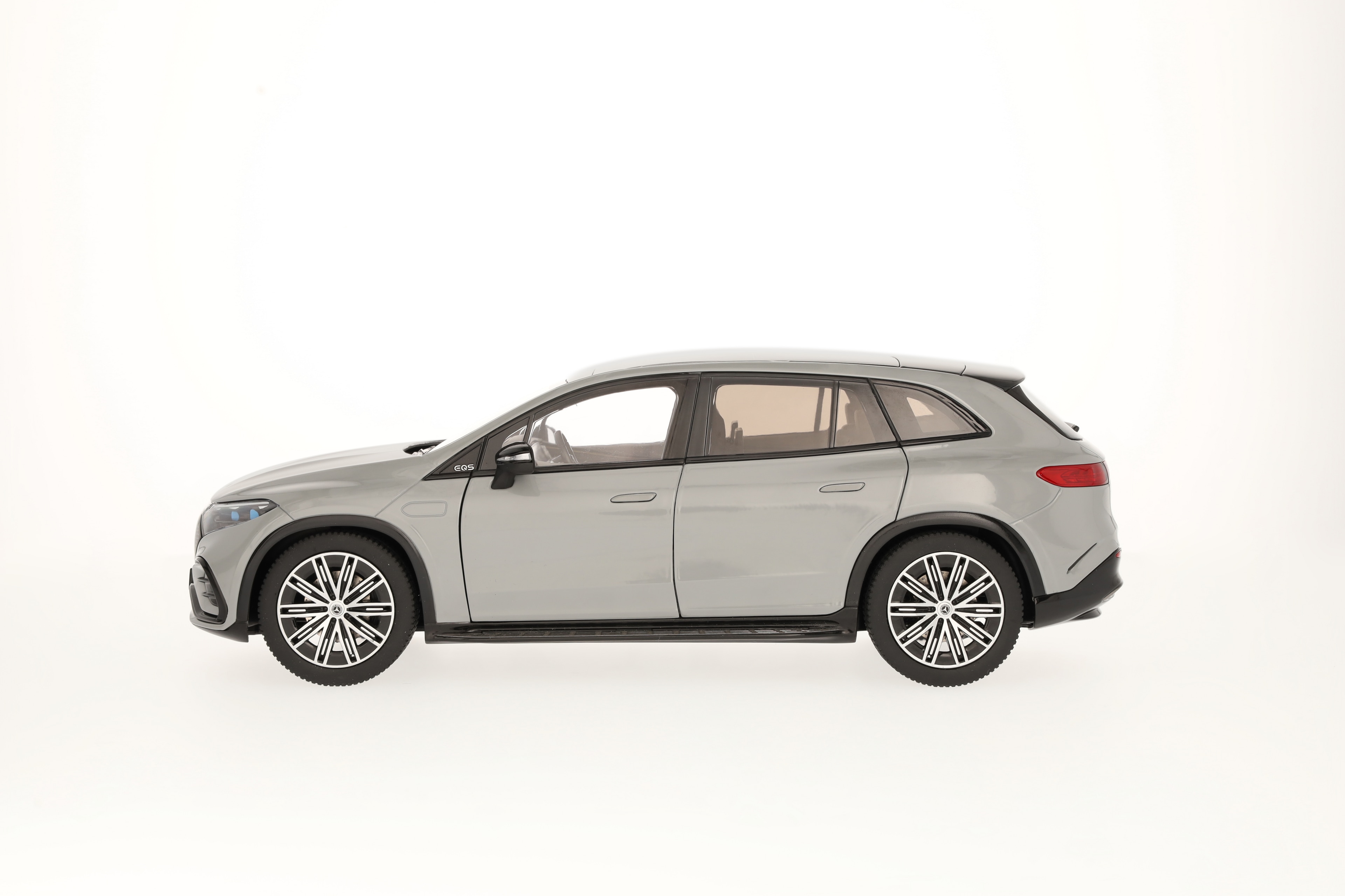 EQS SUV, AMG Line, X296 - MANUFACTORY alpine grey uni, NZG, 1:18