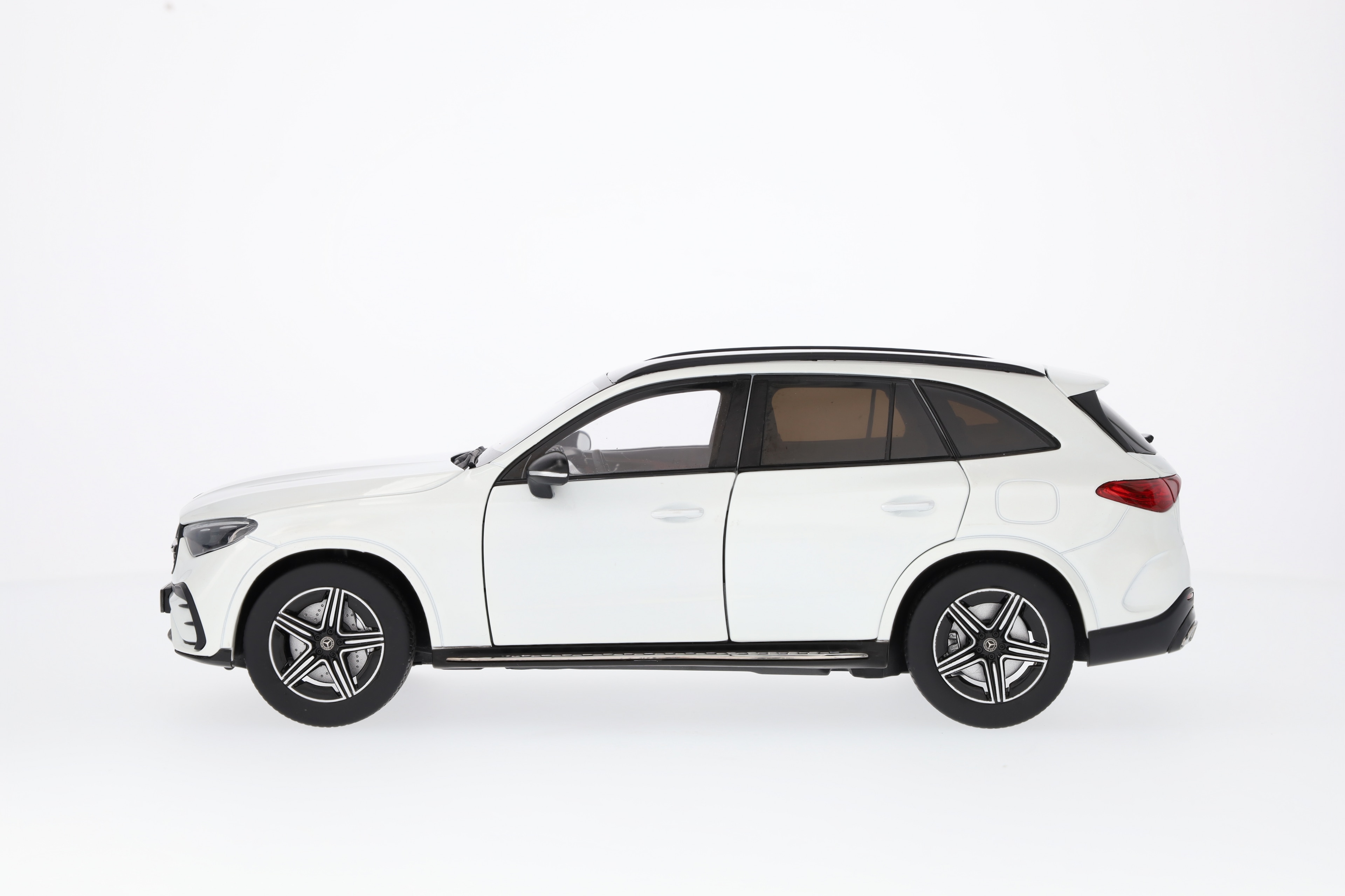 GLC, AMG Line, X254 - MANUFACTORY biel opalitu bright, iScale, 1:18