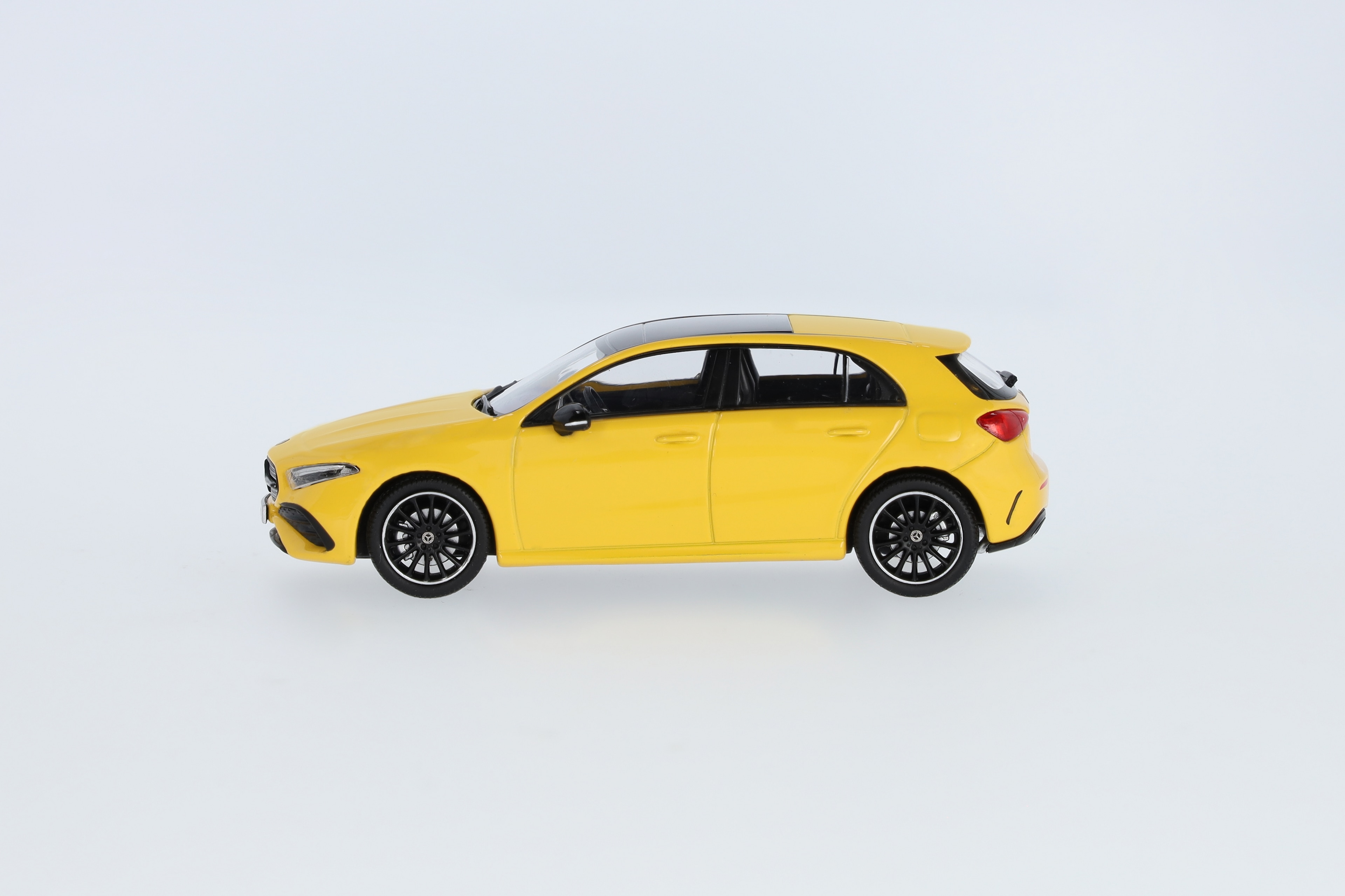 Klasa A, Limuzyna kompaktowa, AMG Line, W177 - żółty słoneczny, Minimax, 1:43