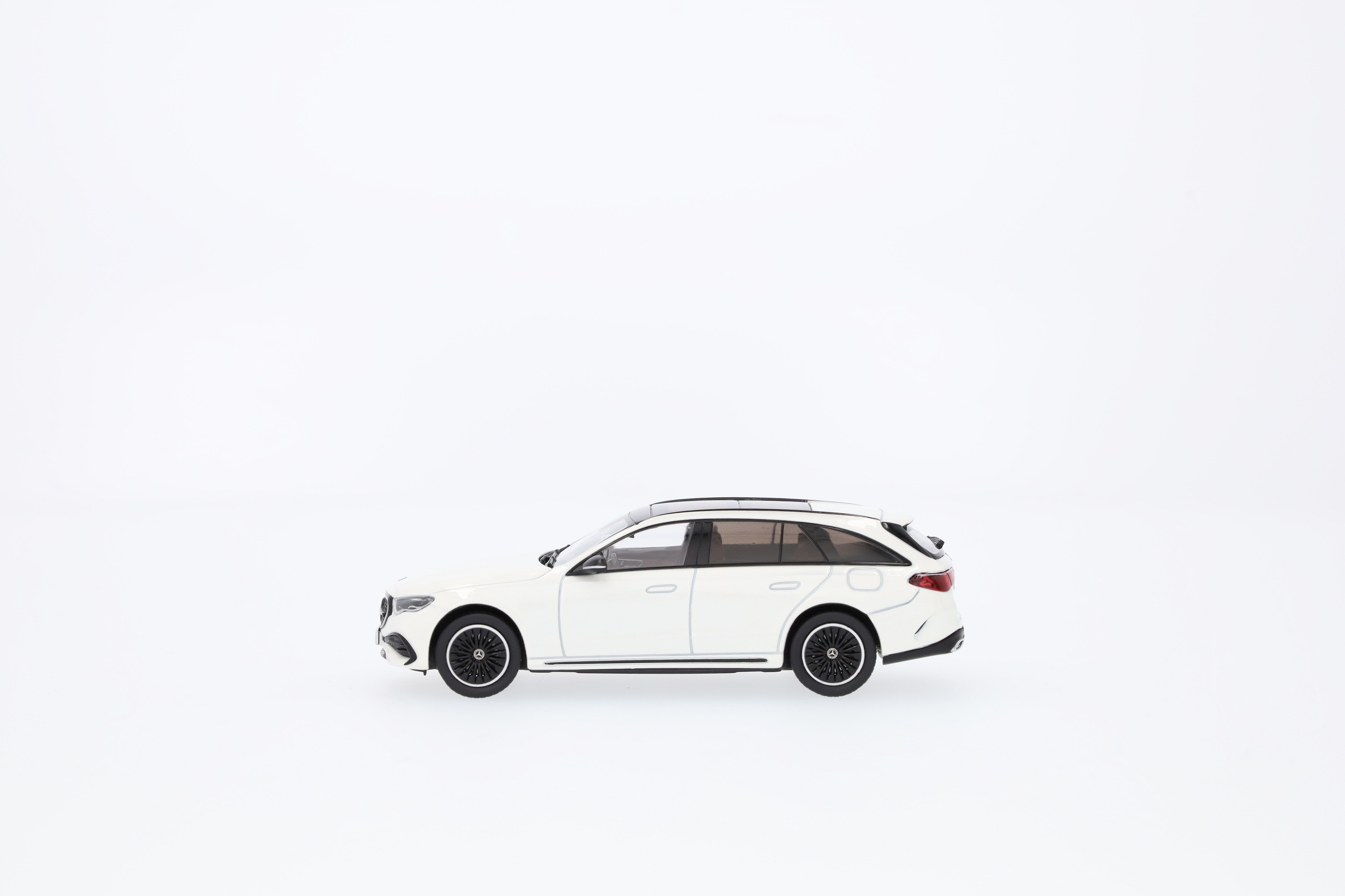 Klasa E, Kombi, AMG Line, S214 - C manufactory biel opalitu bright, iScale, 1:43