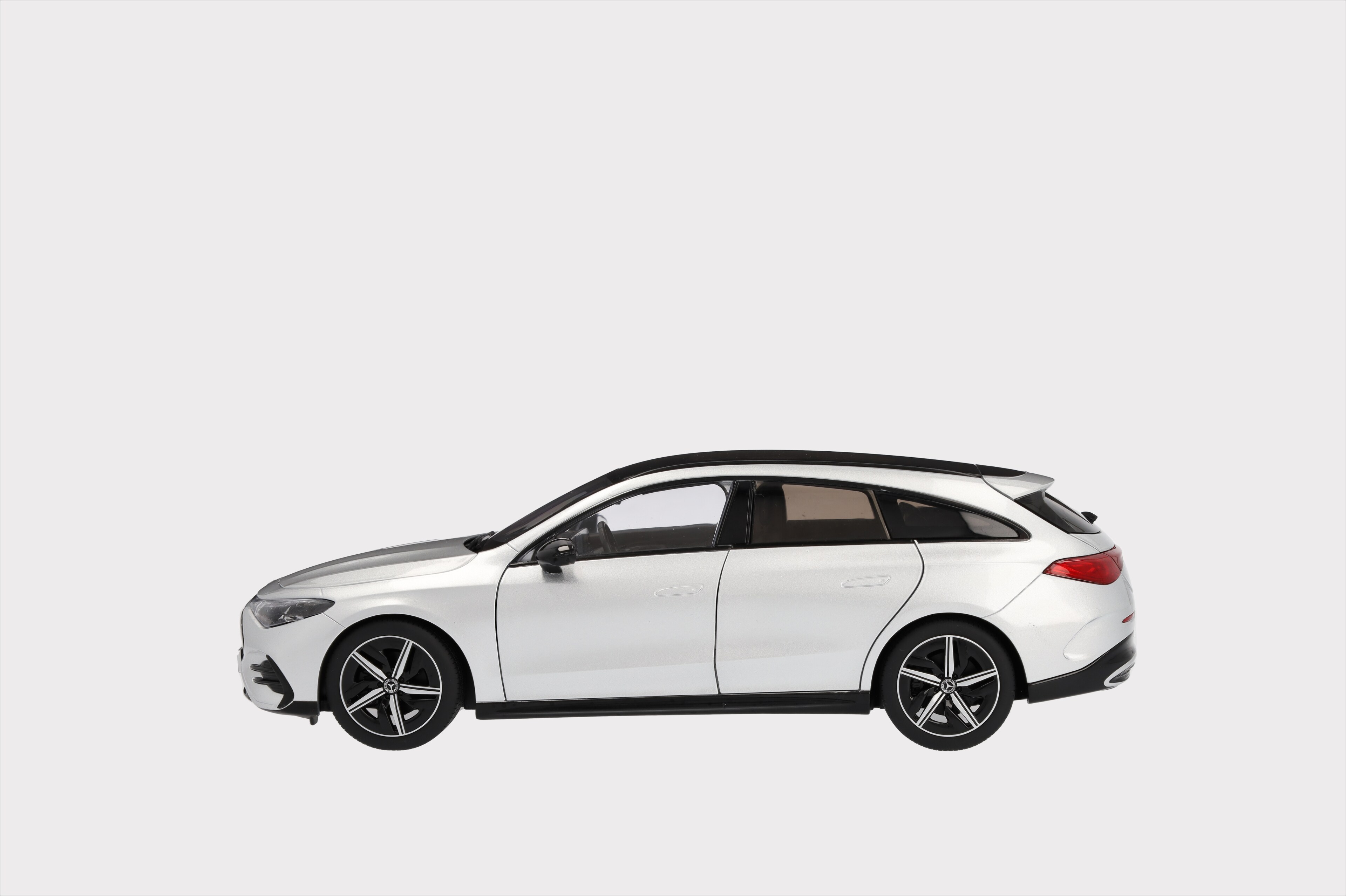 CLA, Shooting Brake, X174 - srebro hightech, NZG, 1:18