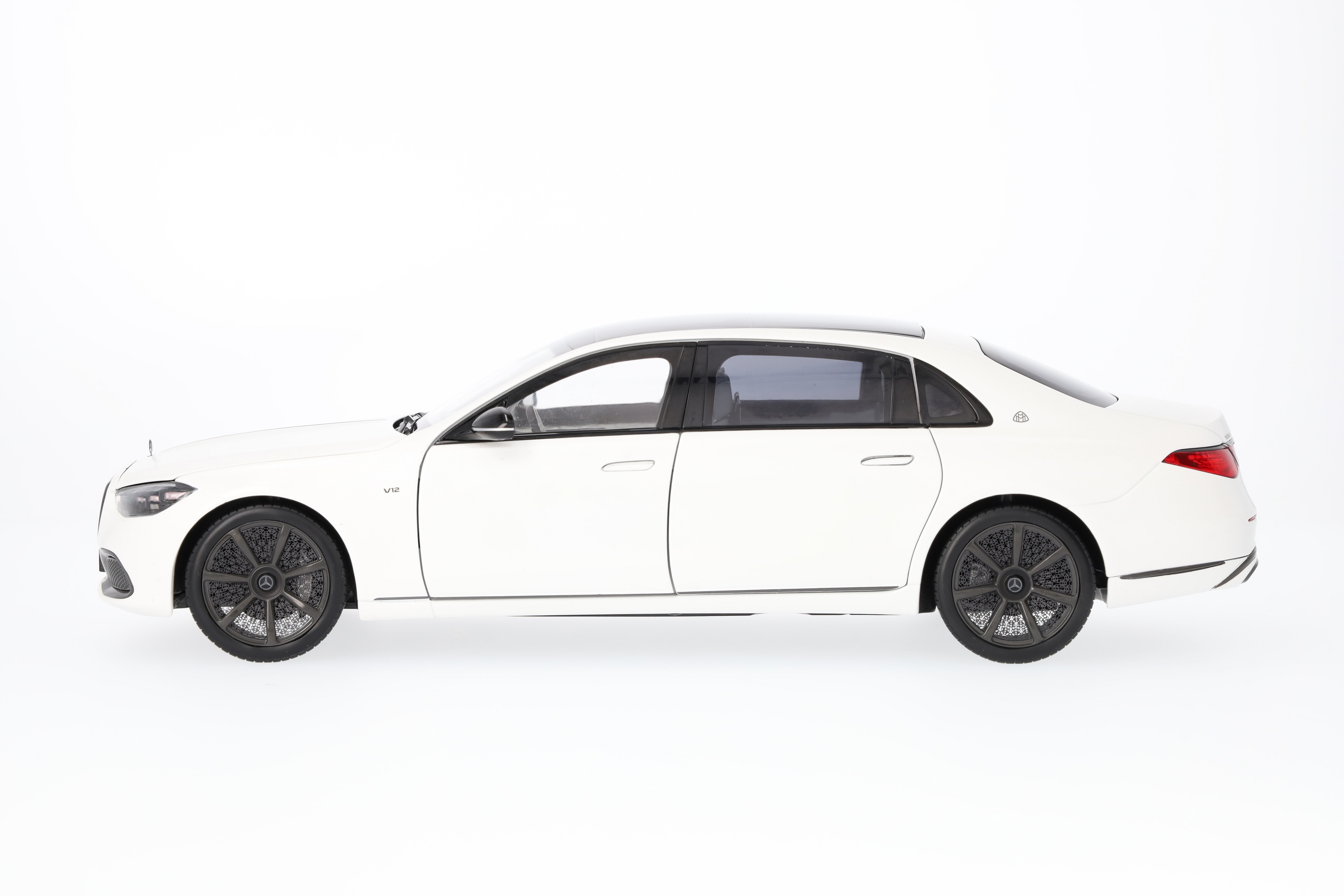 Mercedes-Maybach S 680 4MATIC, Night Series, X223 - MANUFACTORY opalite white mango, Norev, 1:18