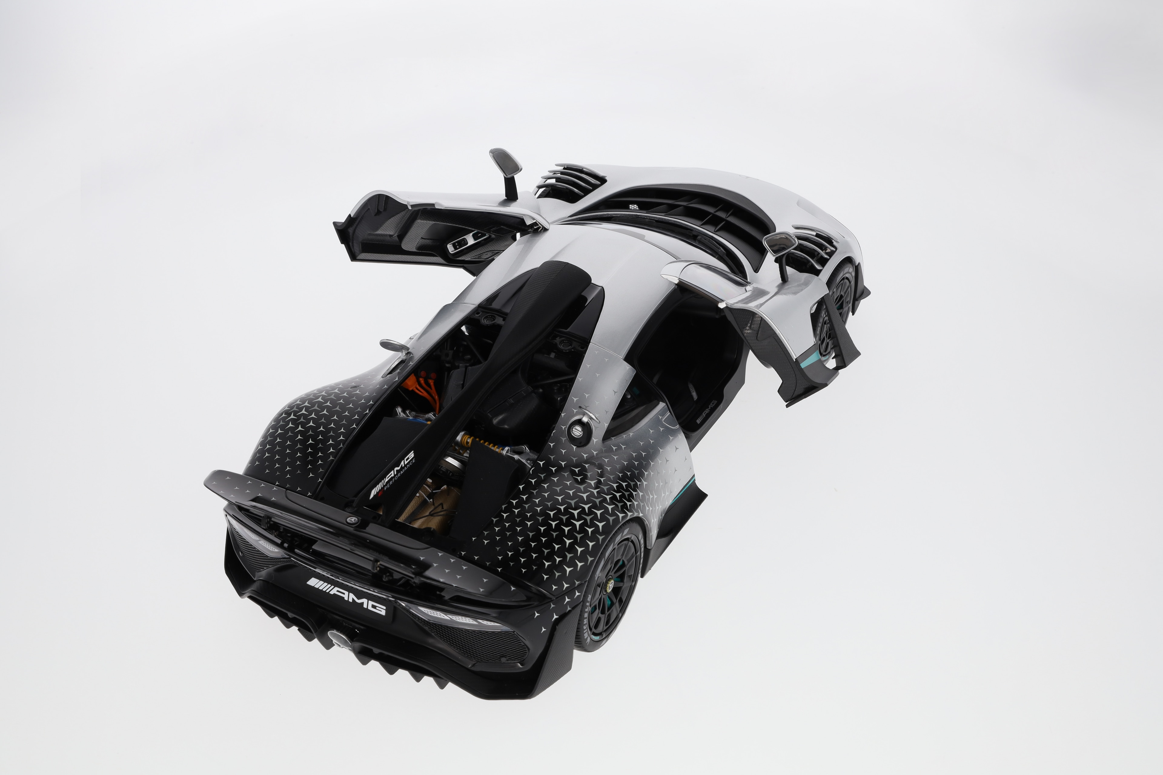 Mercedes-AMG ONE, C298 - srebrny, NZG, 1:12