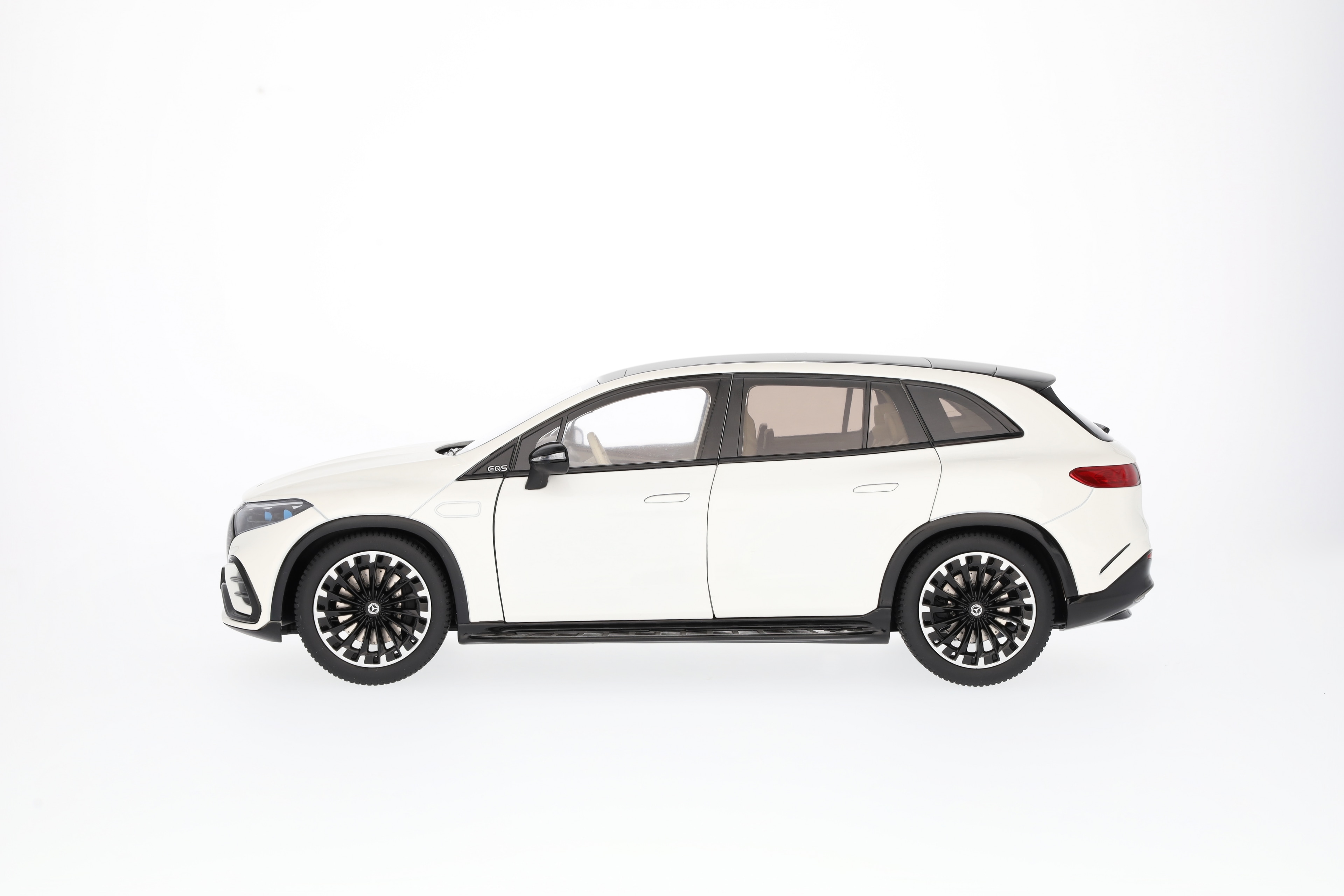 EQS SUV, AMG Line, X296 - G manufactory diamond white bright, NZG, 1:18