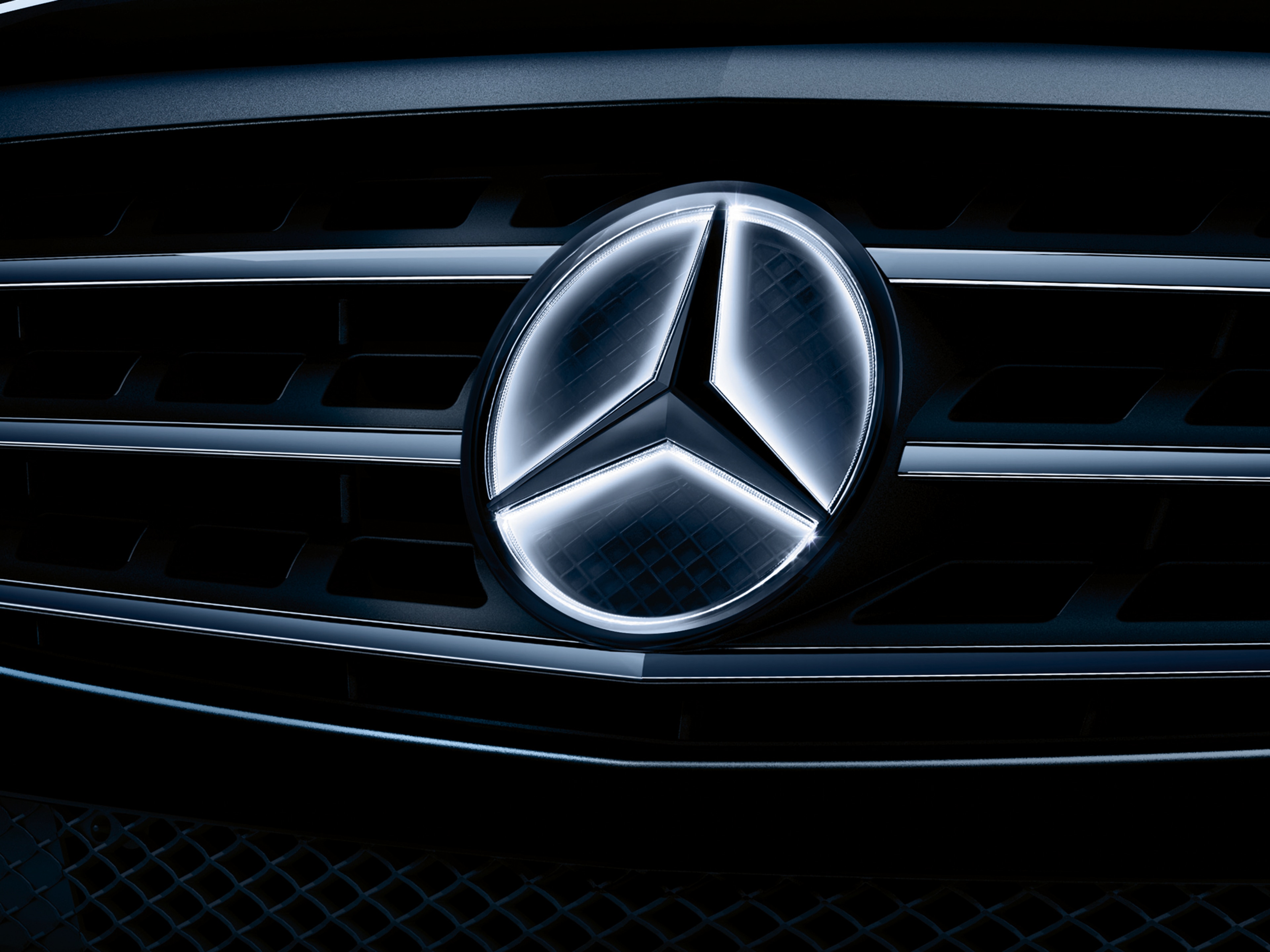 Podświetlana gwiazda Mercedesa, Element dekoracyjny - chrom, chrom