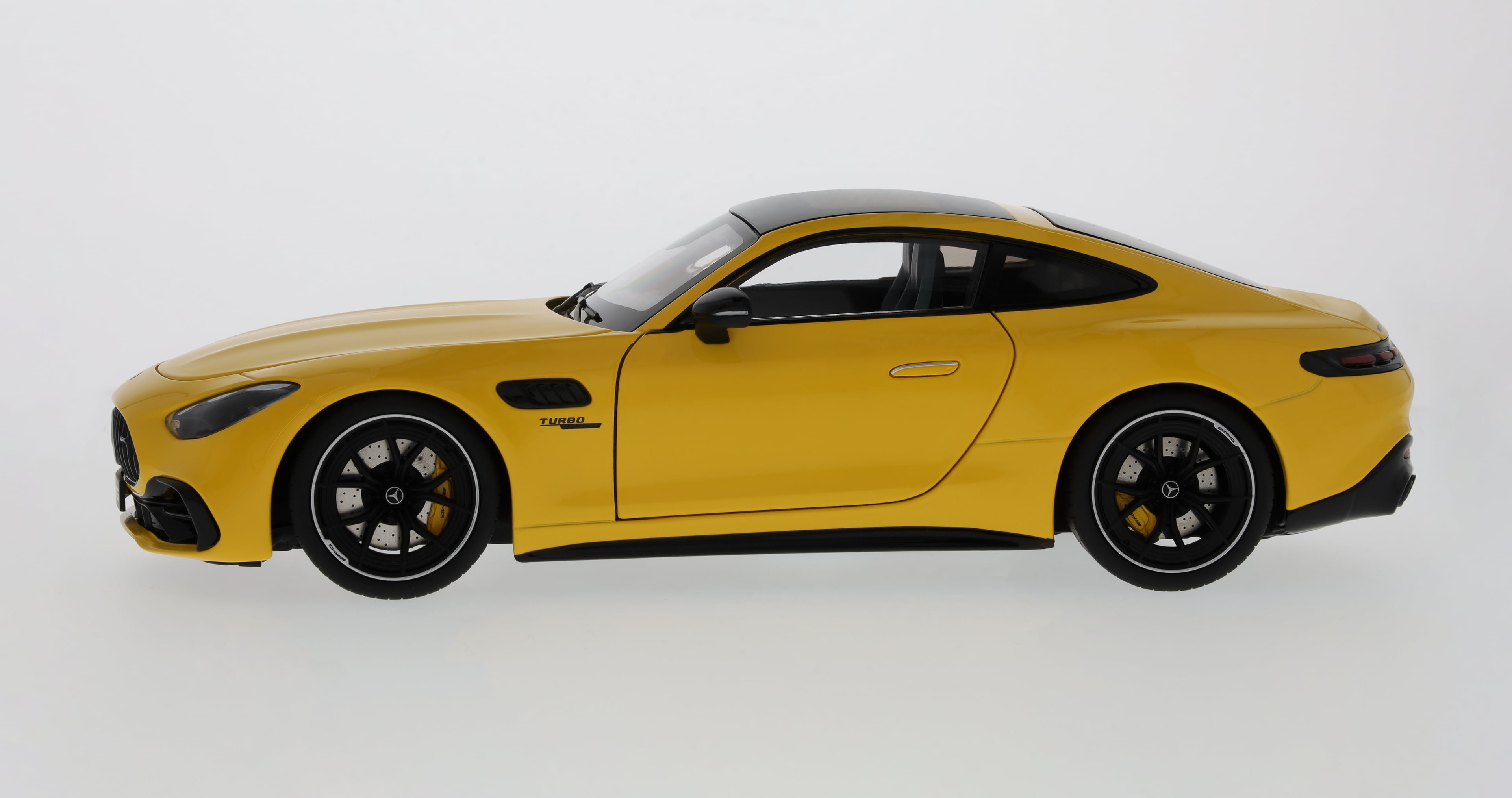 Mercedes-AMG GT 43 - żółty słoneczny, NZG, 1:18