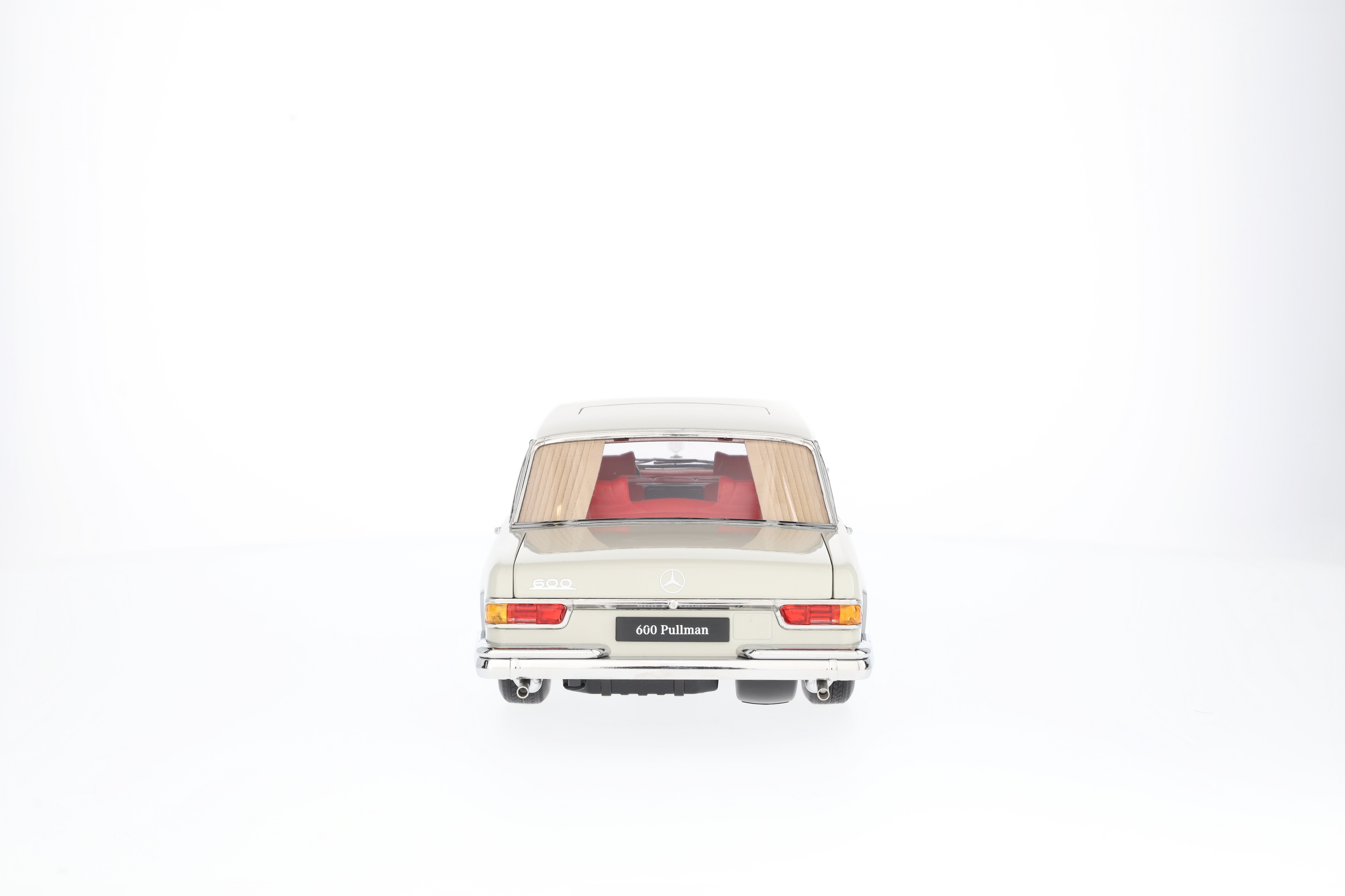 600 Pullmann W 100 (1963-1981) - szarobiały, NZG, 1:18