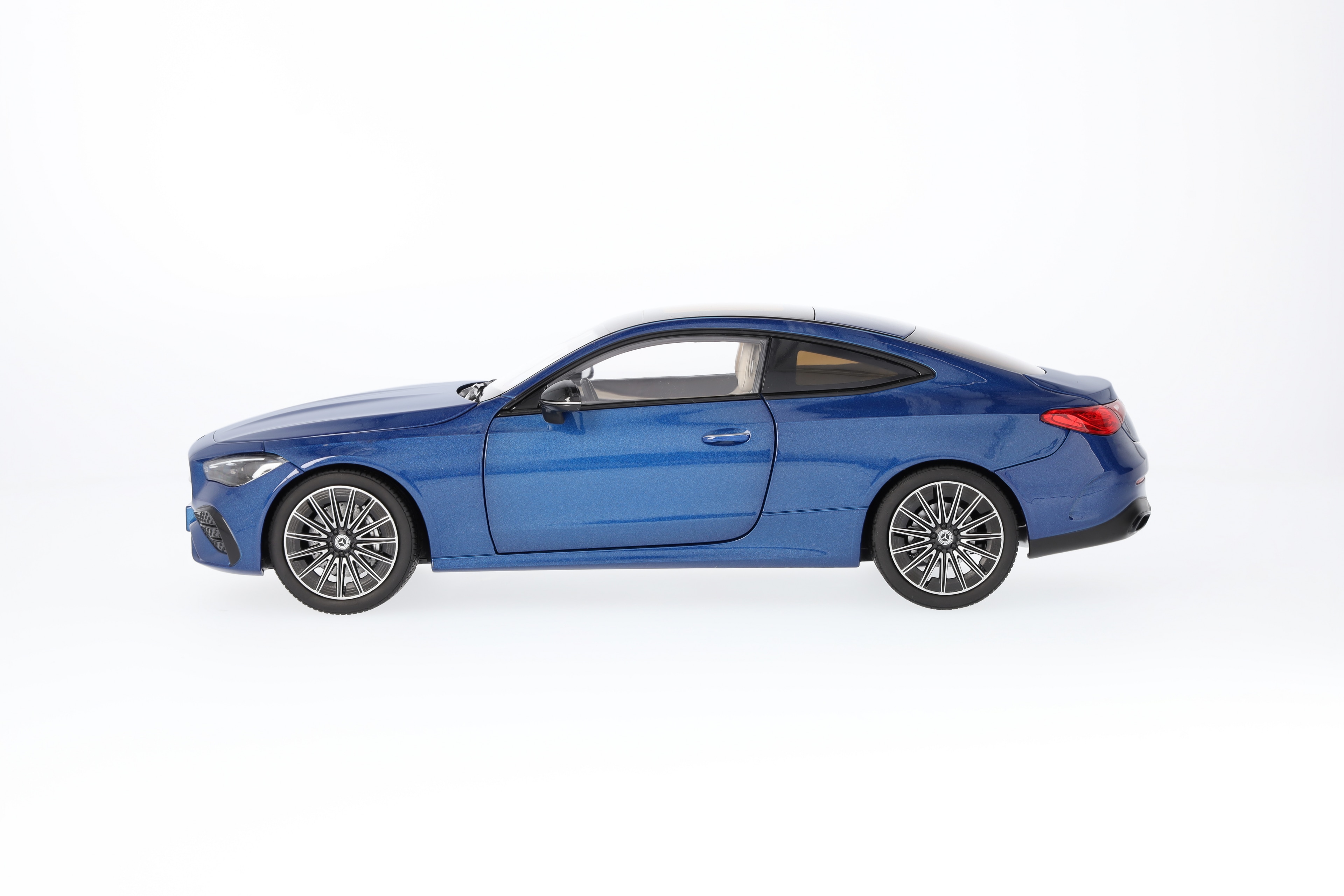 CLE Coupé, AMG Line, C236 - niebieski widmowy, Norev, 1:18