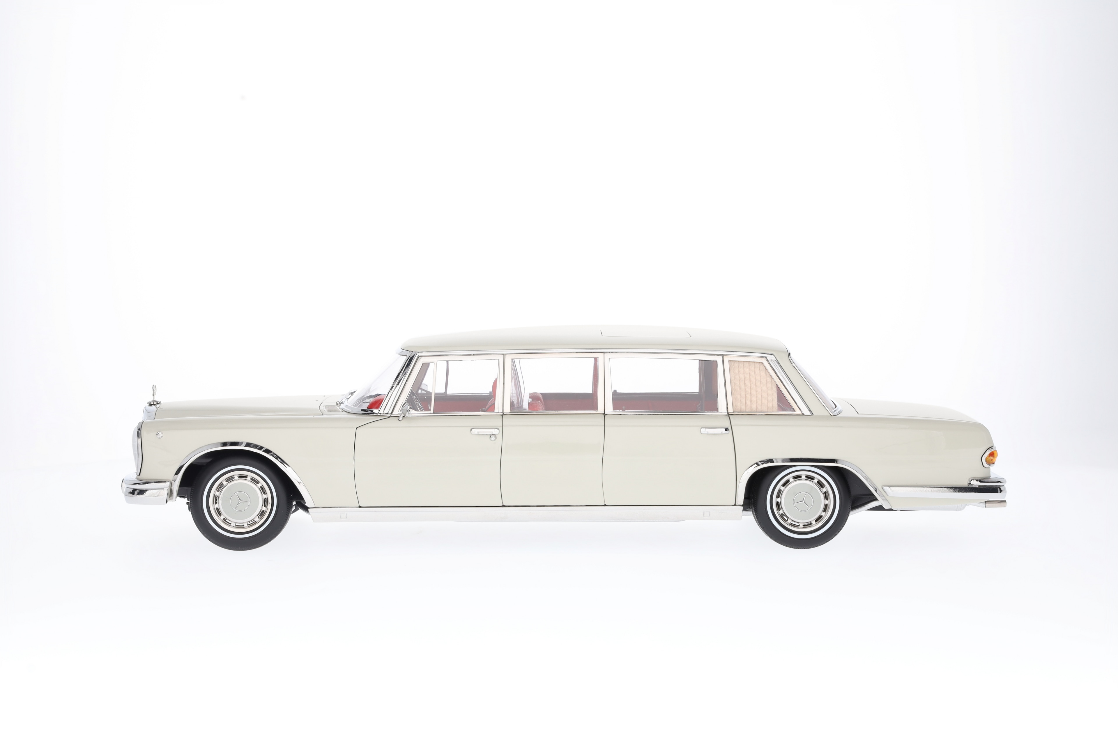 600 Pullmann W 100 (1963-1981) - szarobiały, NZG, 1:18
