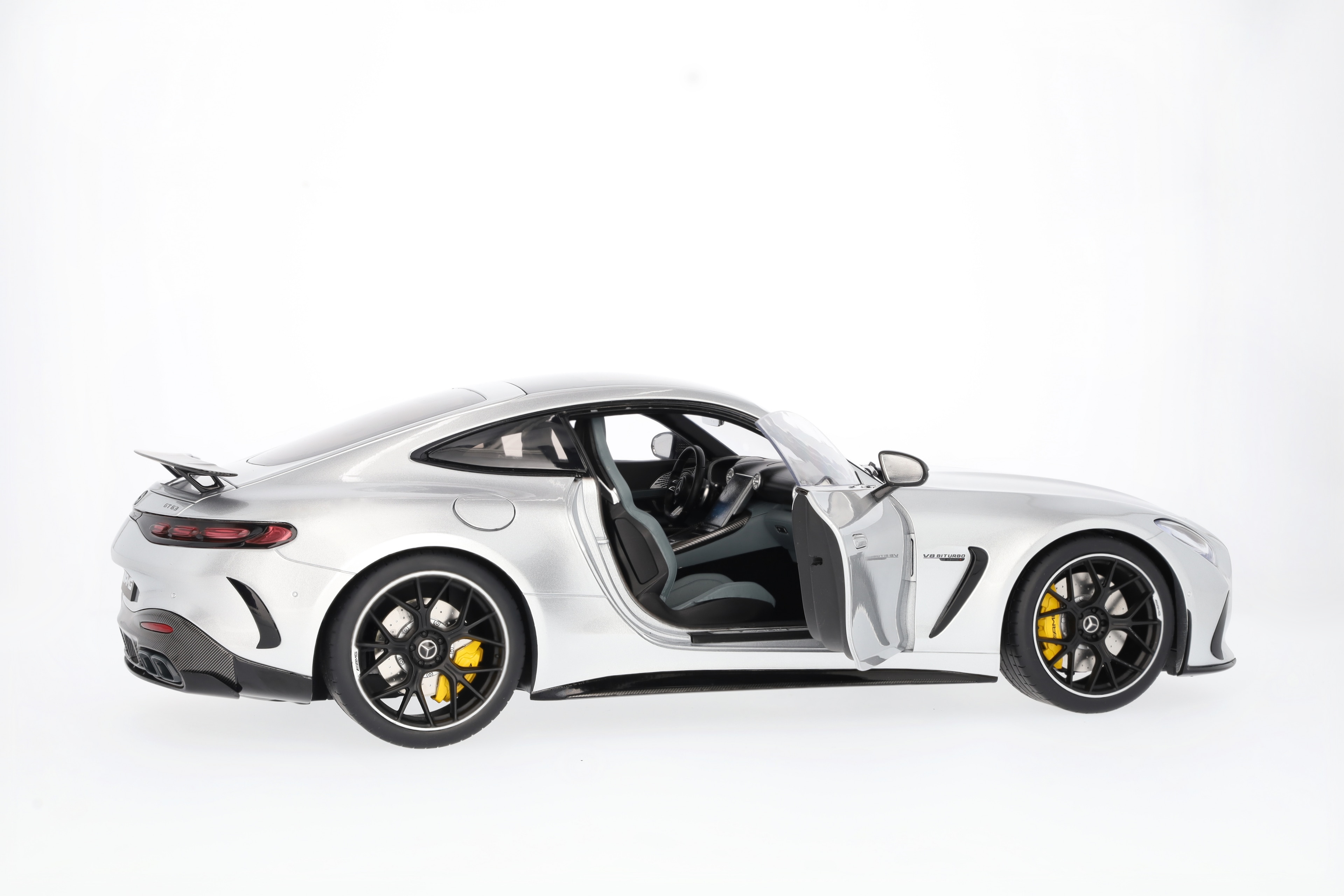 Mercedes-AMG GT 63 4MATIC+ - srebro hightech, NZG, 1:12
