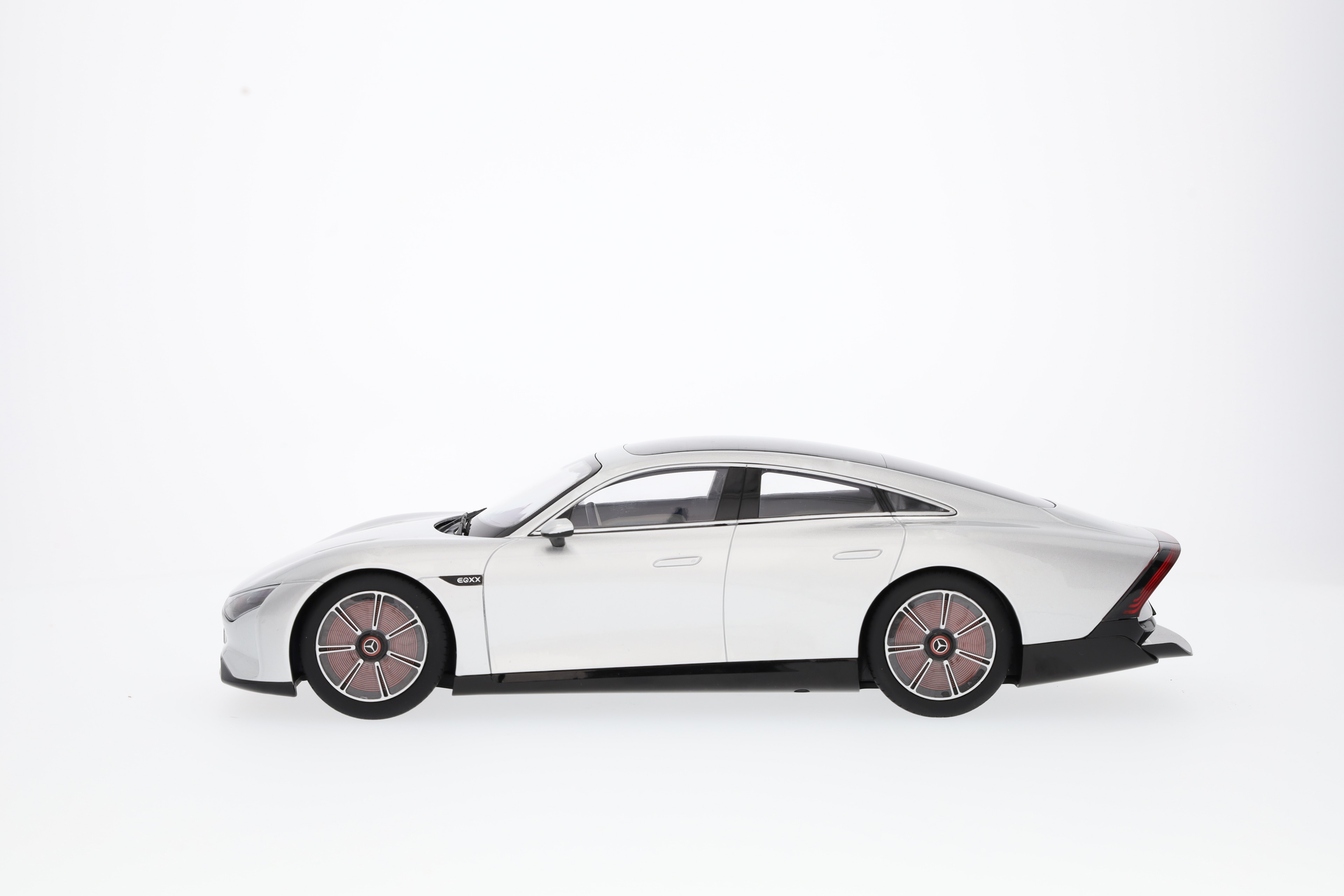 Vision EQXX, Showcar - srebrny alubeam, NZG, 1:18