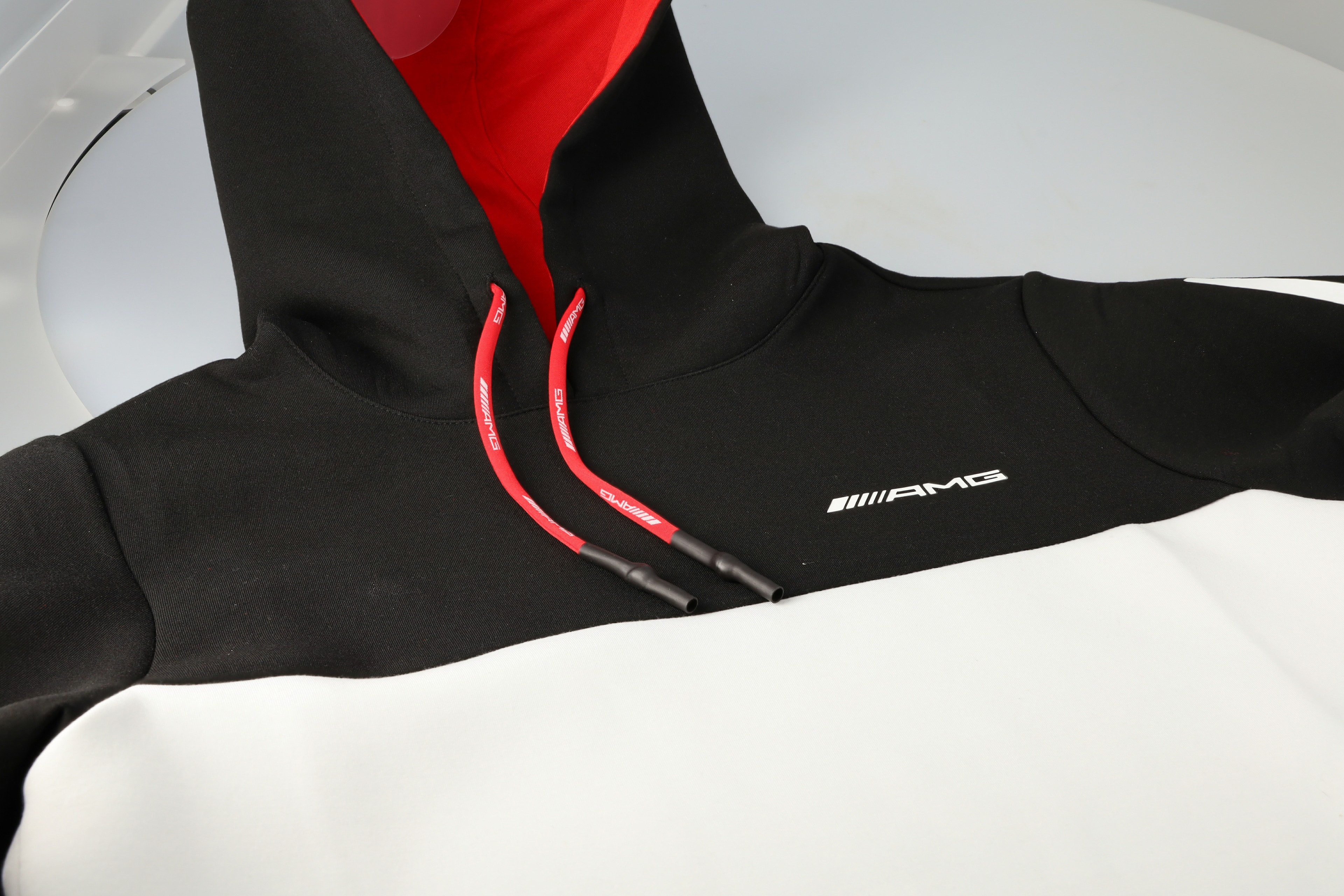 Bluza z kapturem AMG - czerń / biały, M