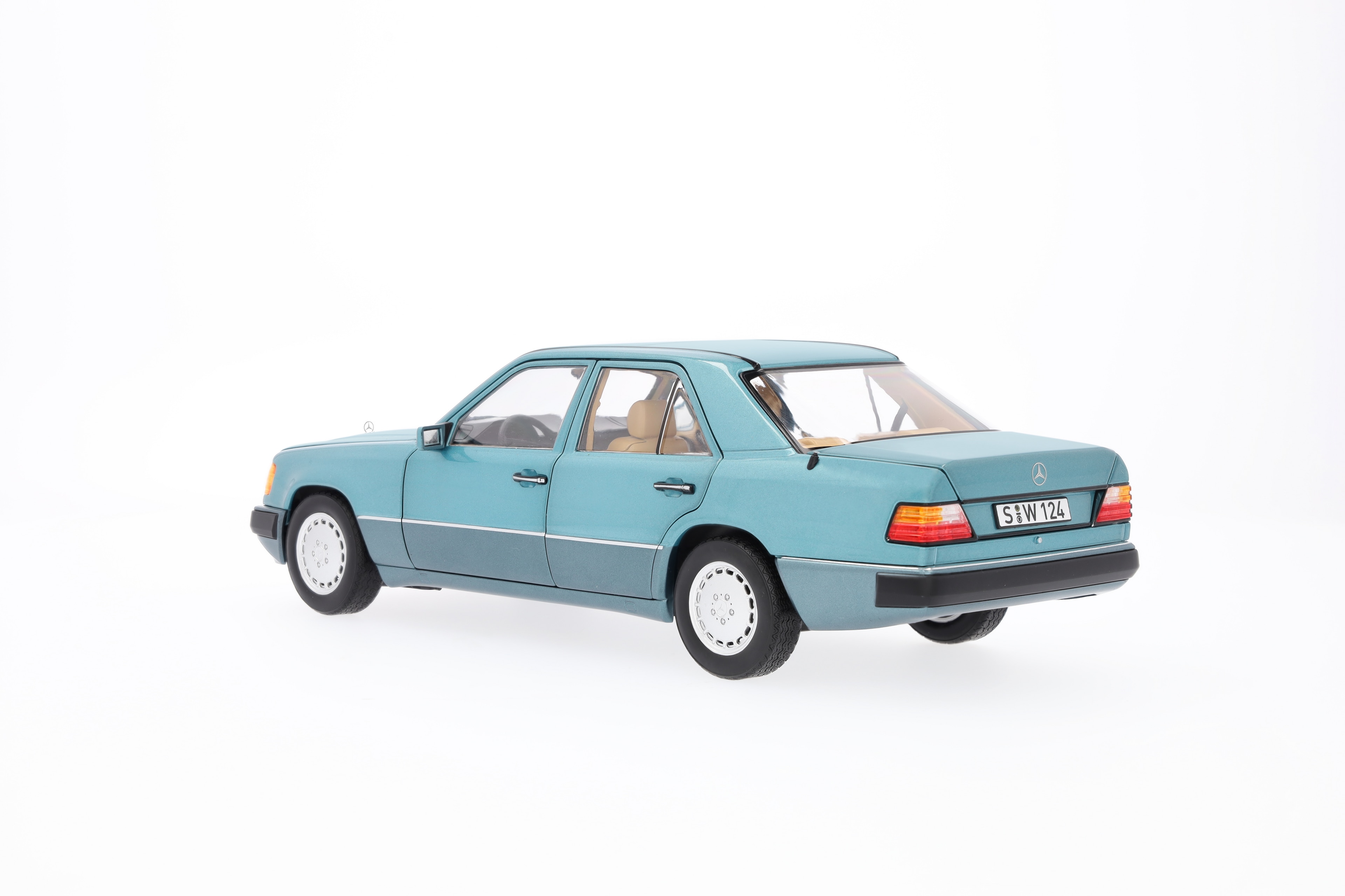 230 E W 124 (1989-1993), Limuzyna - berylowy, Norev, 1:18