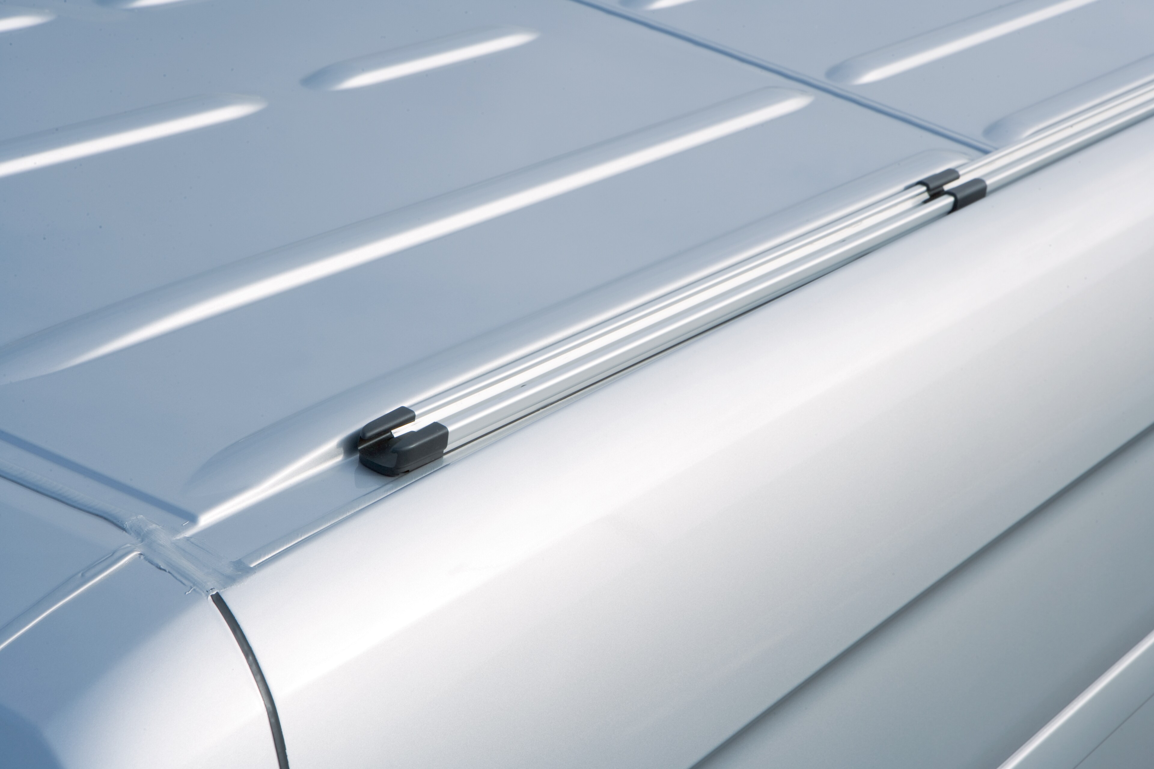 Szyny mocujące do bagażnika dachowego, A3 długi - aluminium / tworzywo sztuczne, srebrny / czerń