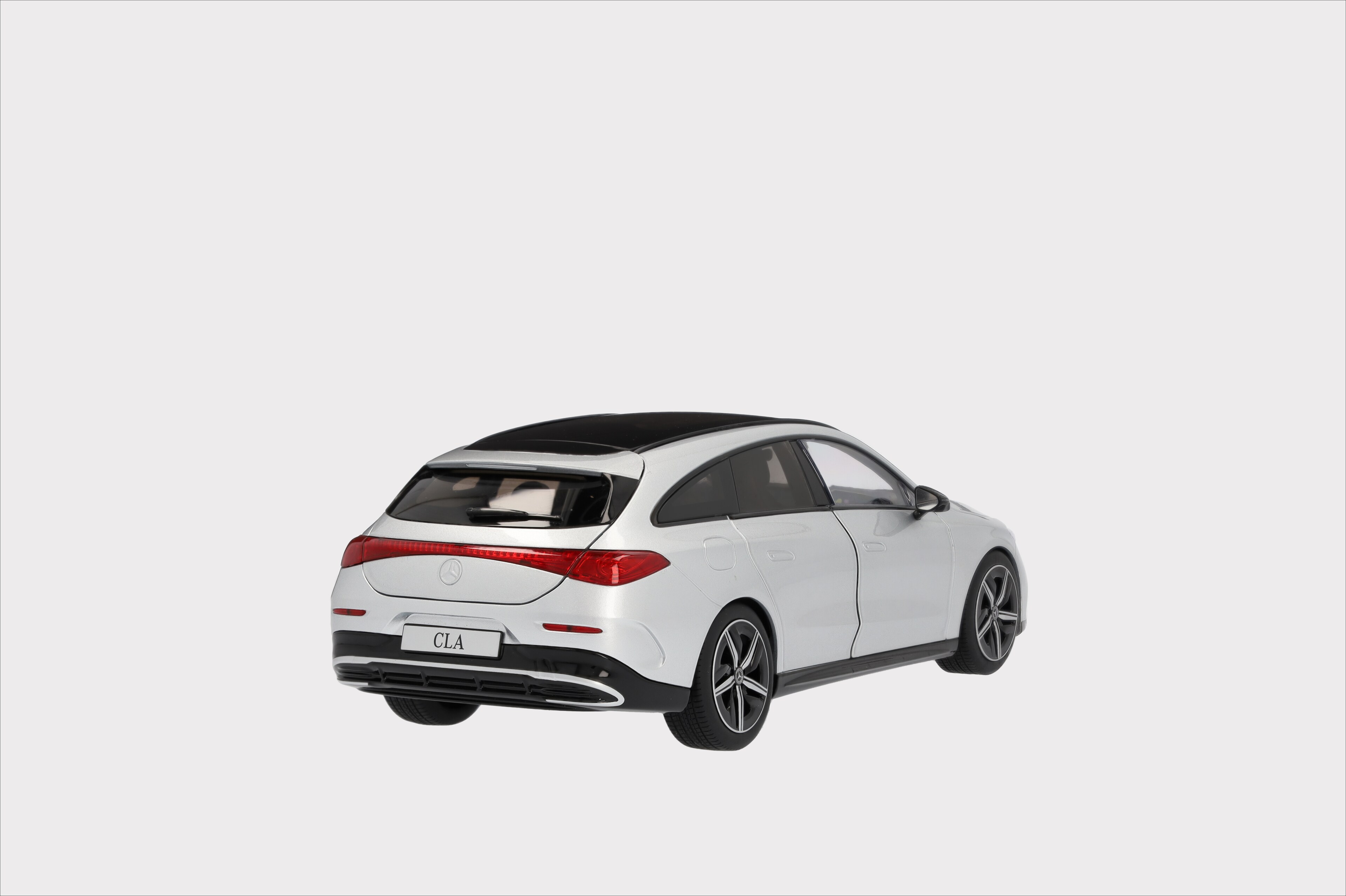 CLA, Shooting Brake, X174 - srebro hightech, NZG, 1:18