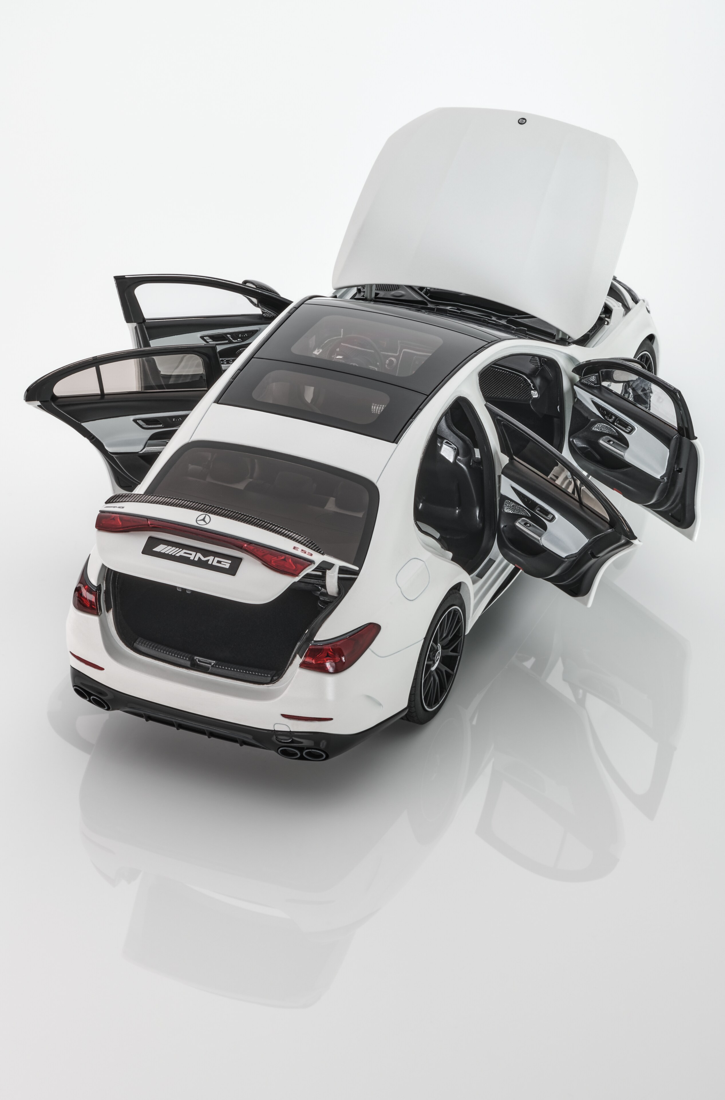 Mercedes-AMG E 53, Hybrid, 4MATIC+, W214 - MANUFACTORY opalite white mango, NZG, 1:18