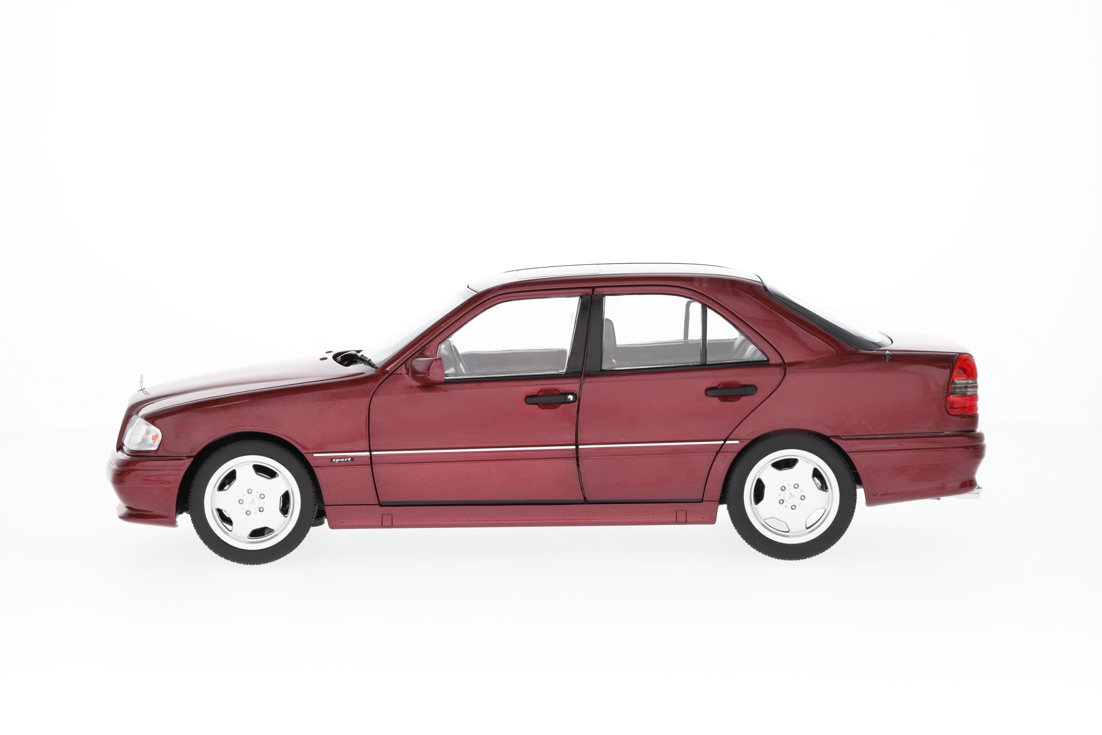 C 36 AMG Limuzyna W 202 (1993–1997) - czerwień almandyny, Norev, 1:18
