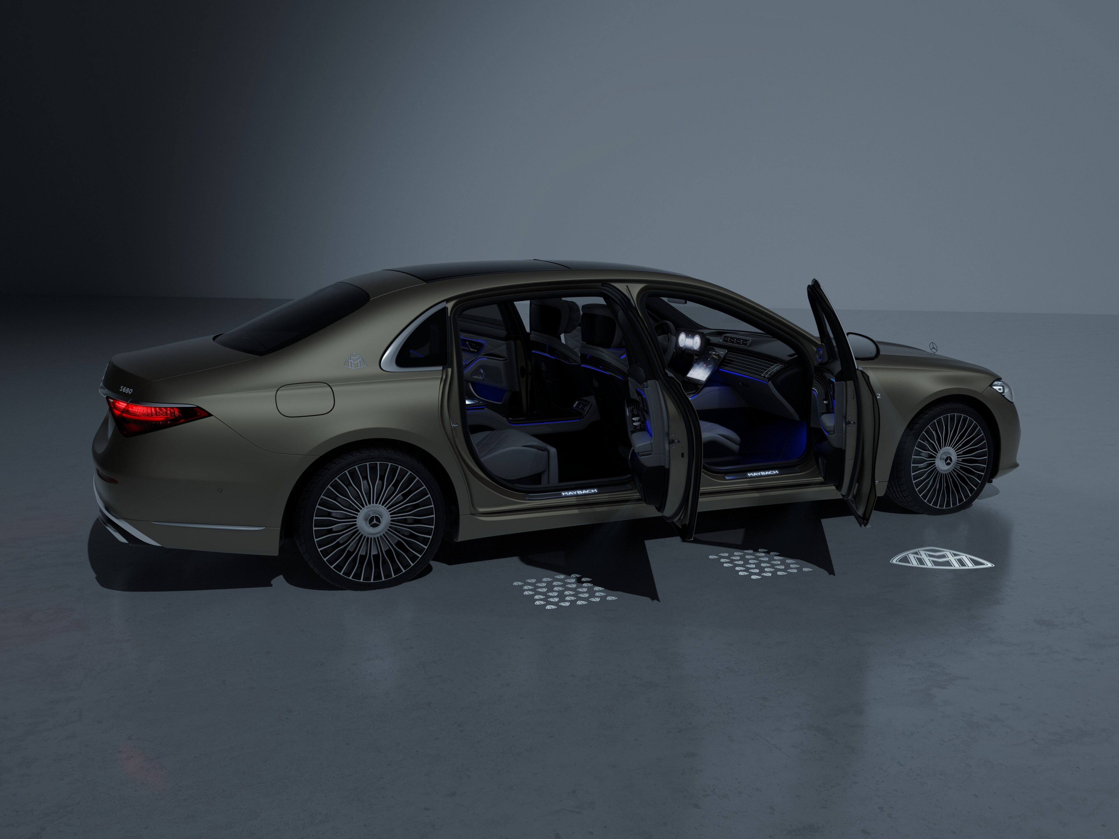 Projektor LCD, z animowanym znakiem Mercedes-Maybach - 1 zestaw