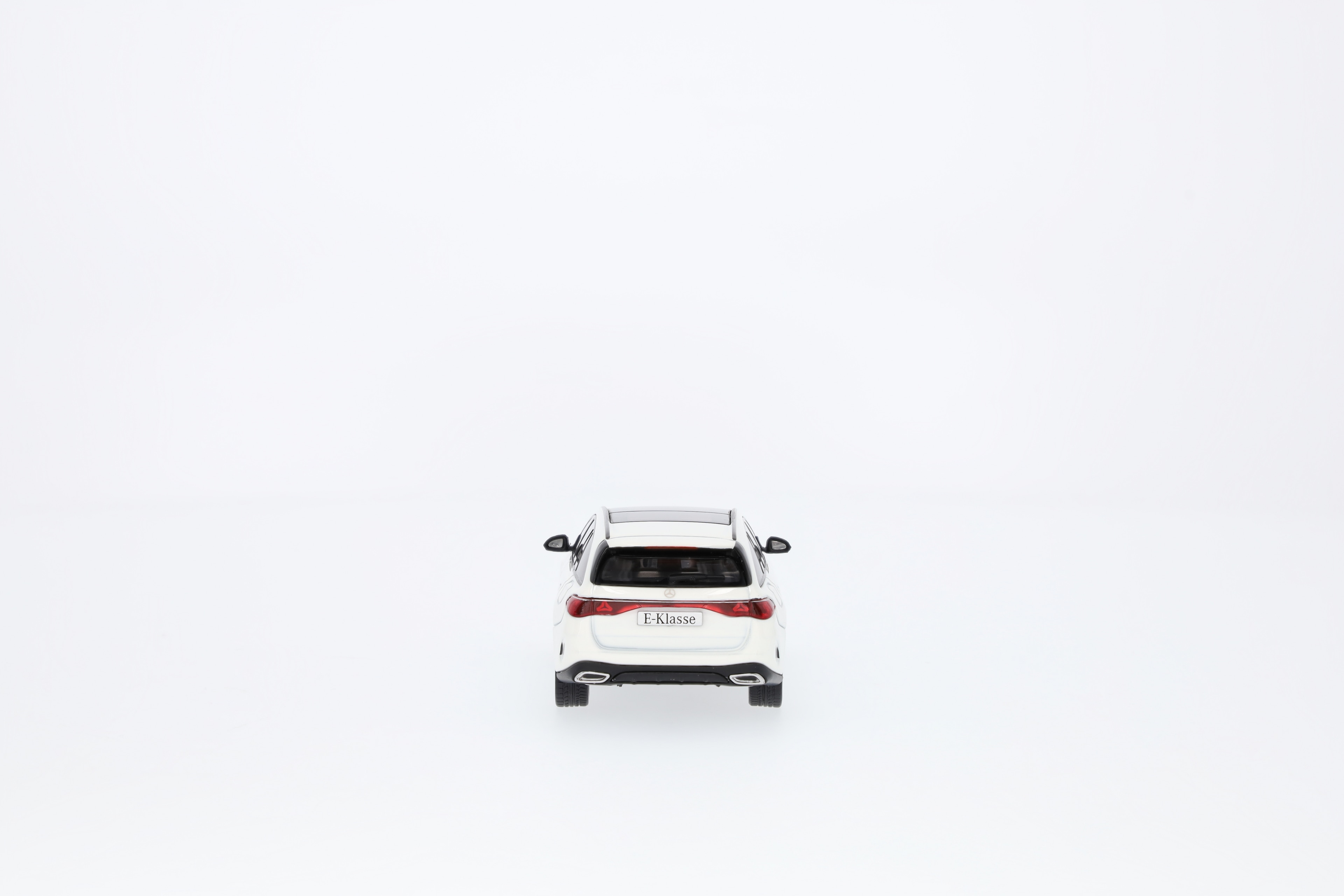 Klasa E, Kombi, AMG Line, S214 - C manufactory biel opalitu bright, iScale, 1:43