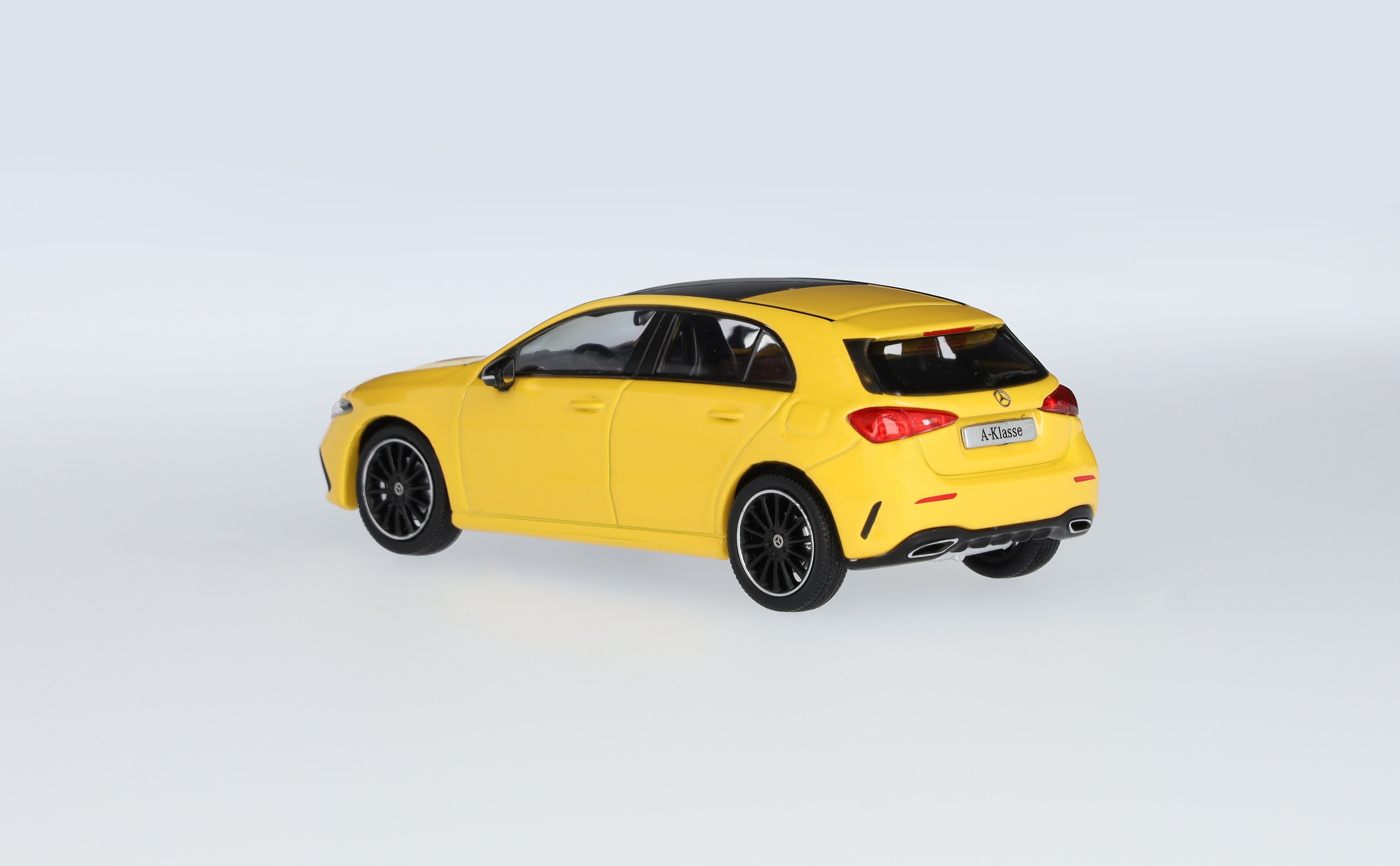 Klasa A, Limuzyna kompaktowa, AMG Line, W177 - żółty słoneczny, Minimax, 1:43