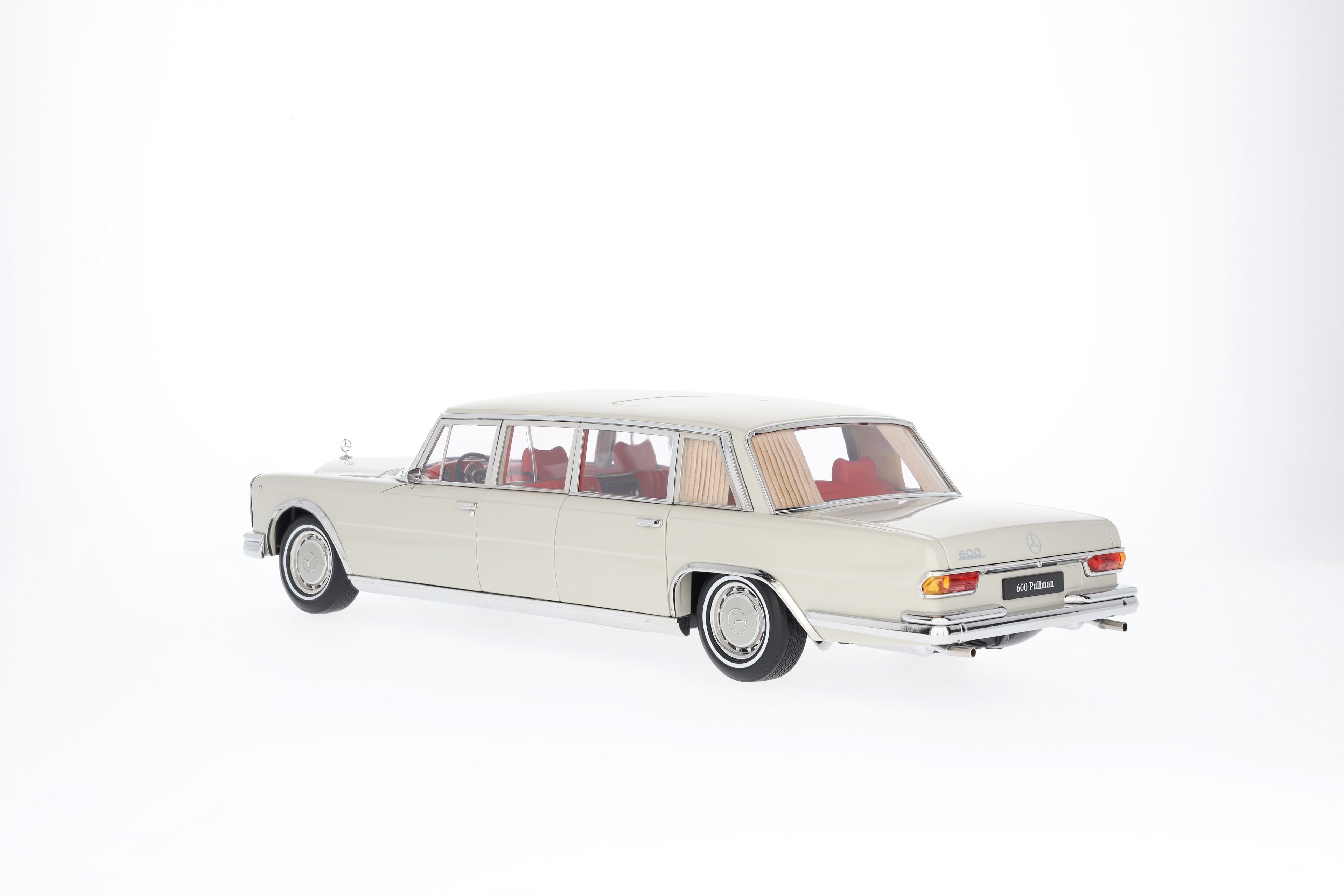 600 Pullmann W 100 (1963-1981) - szarobiały, NZG, 1:18