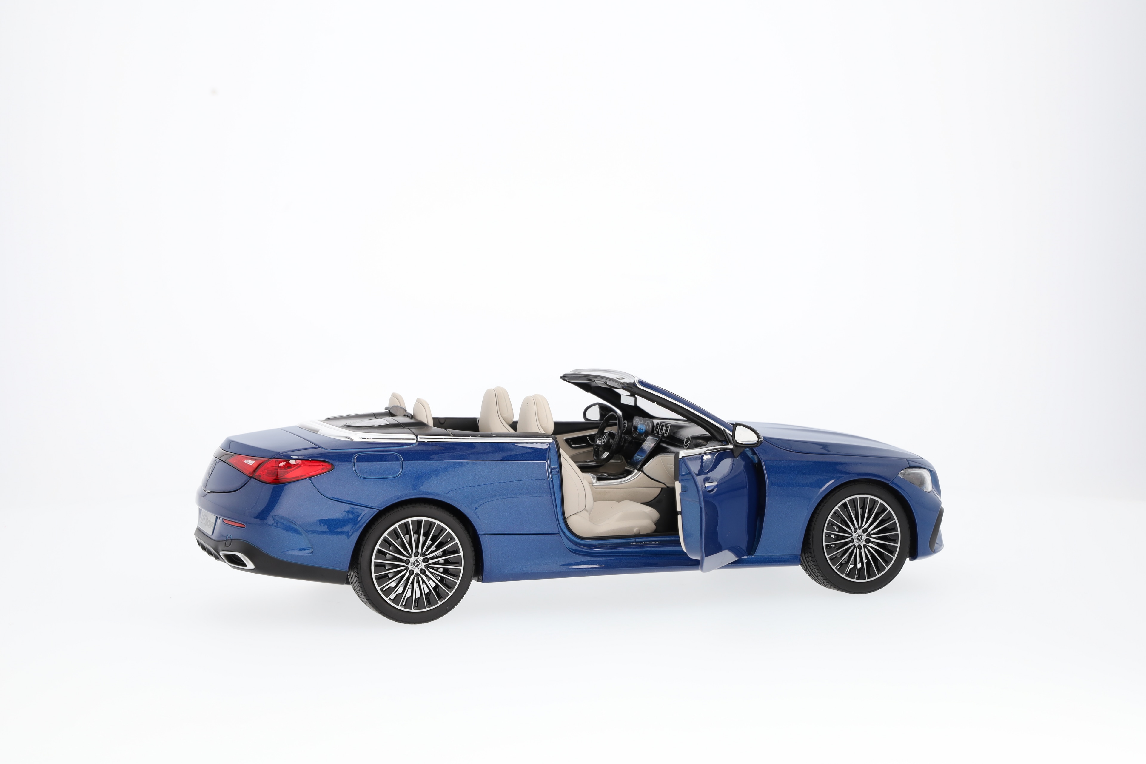 CLE Cabriolet, AMG Line, A236 - niebieski widmowy, Norev, 1:18