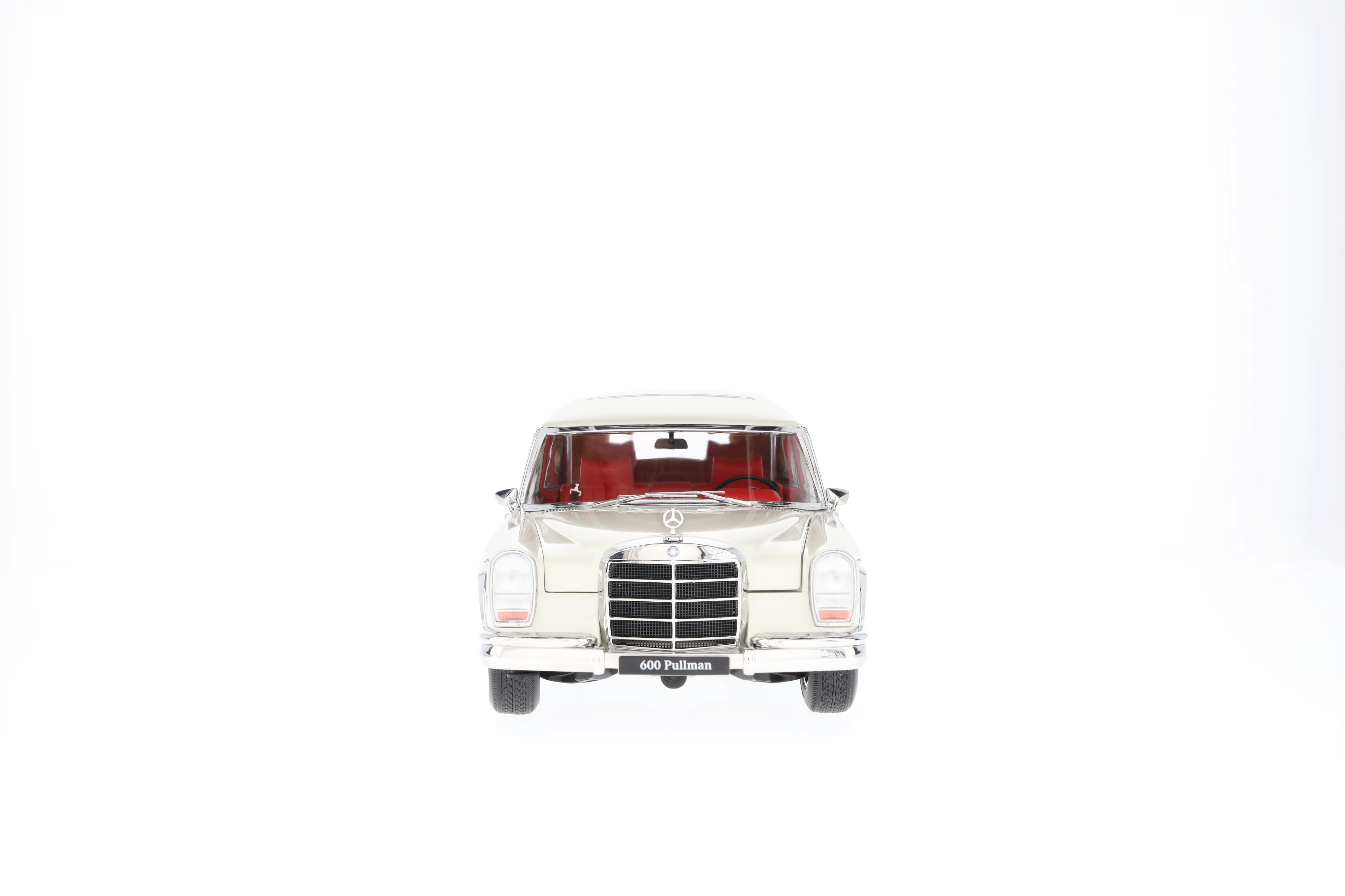 600 Pullmann W 100 (1963-1981) - szarobiały, NZG, 1:18