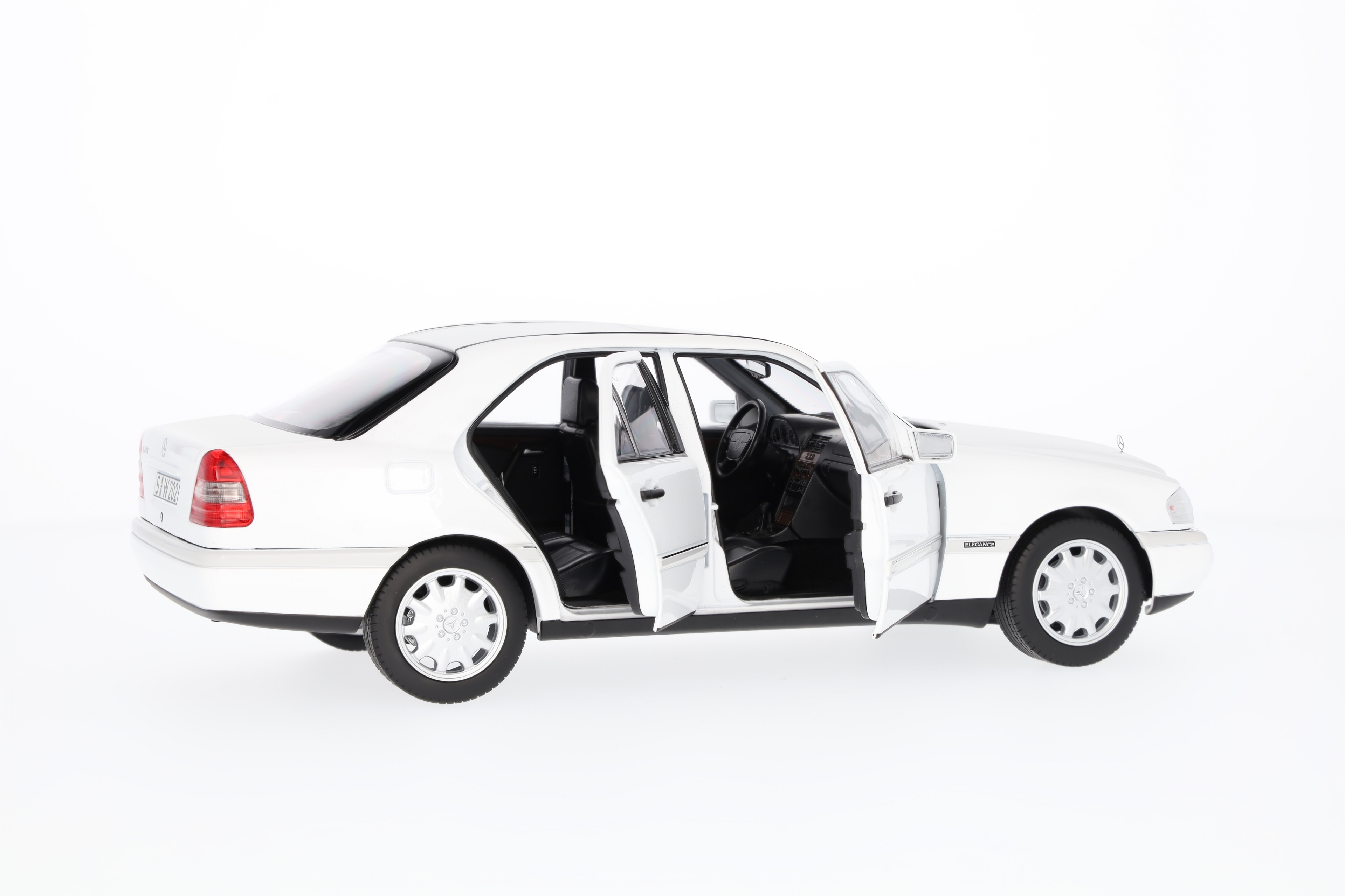 C 200 limuzyna W 202 (1993-1996) - biel polarna, Norev, 1:18
