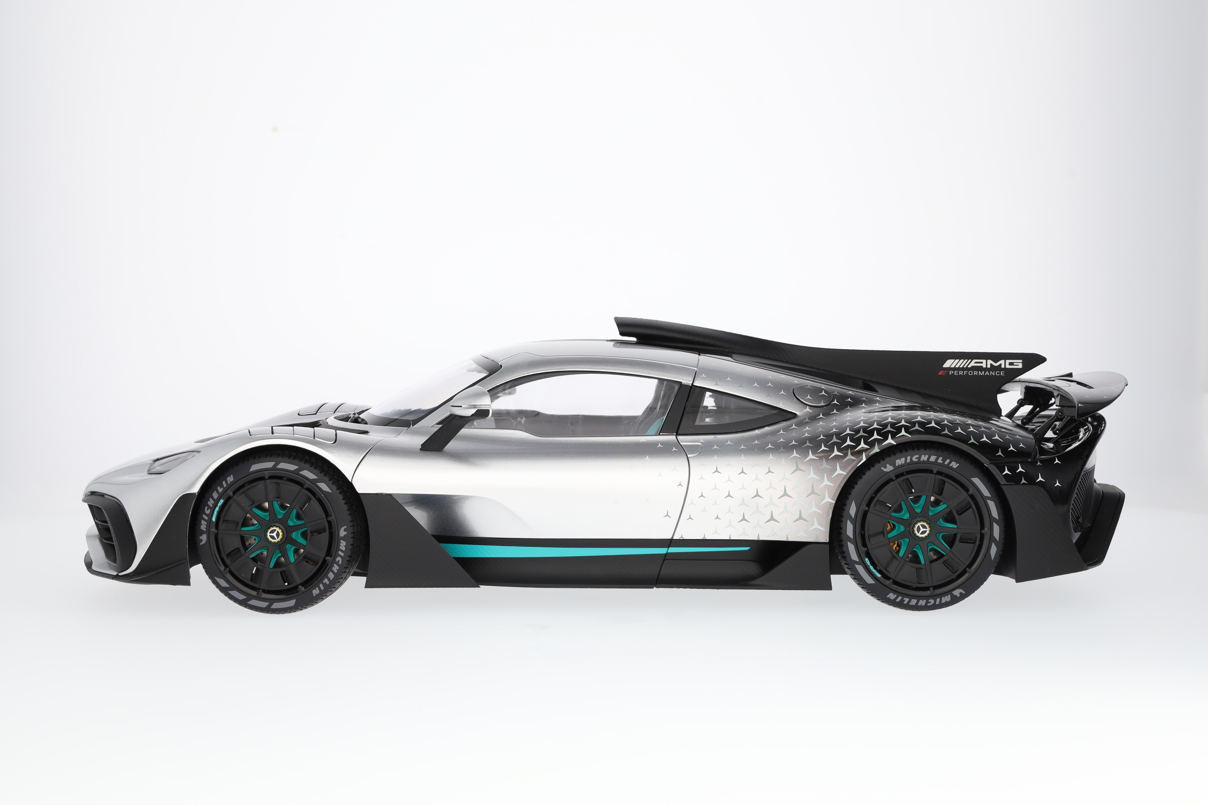 Mercedes-AMG ONE, C298 - srebrny, NZG, 1:12